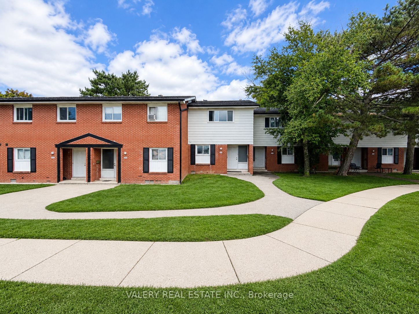 516 Sunnydale Place E, Waterloo, ON N2L 4T1