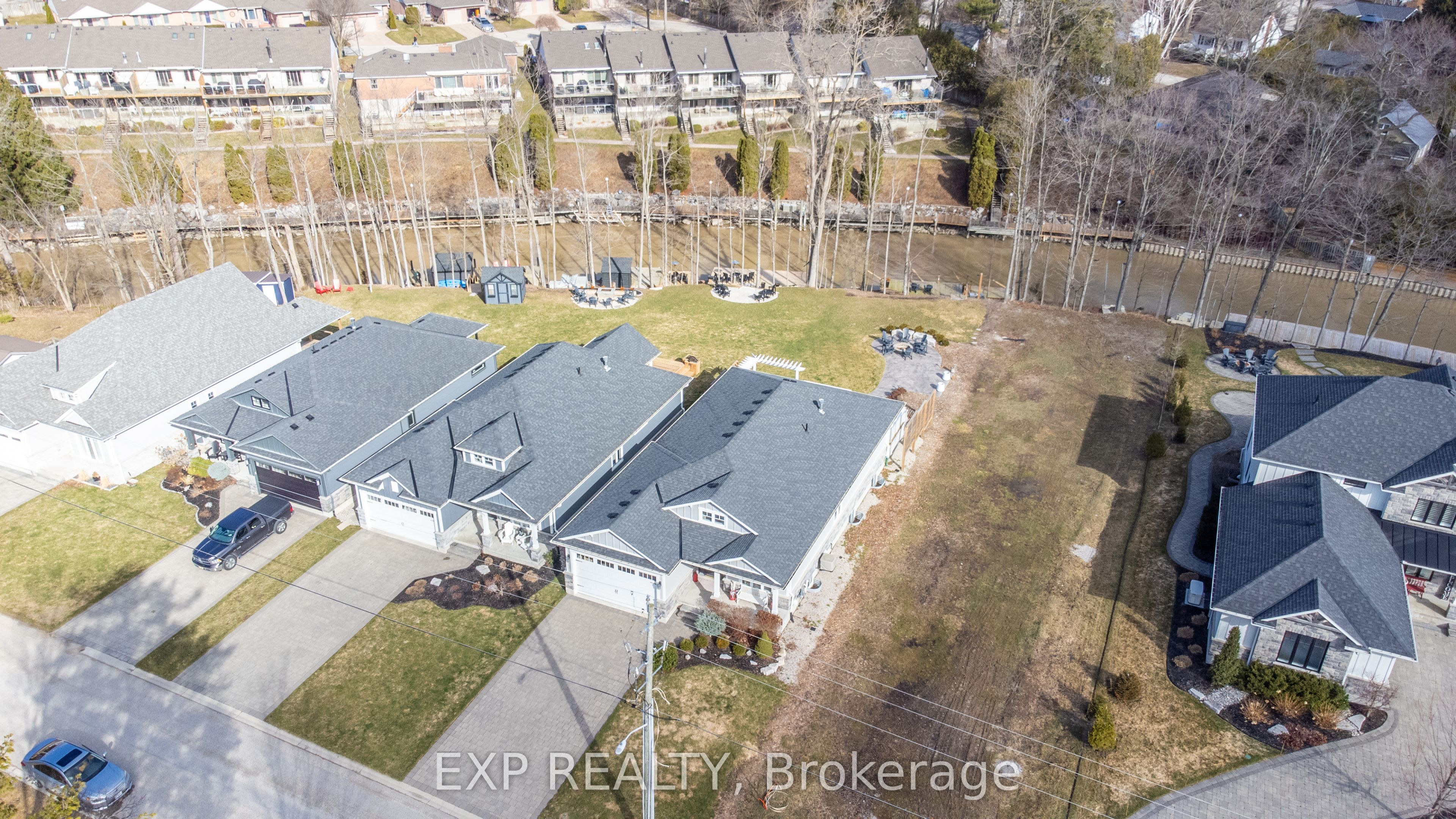 89 Gill Road, Lambton Shores, ON N0M 1T0 photo 2