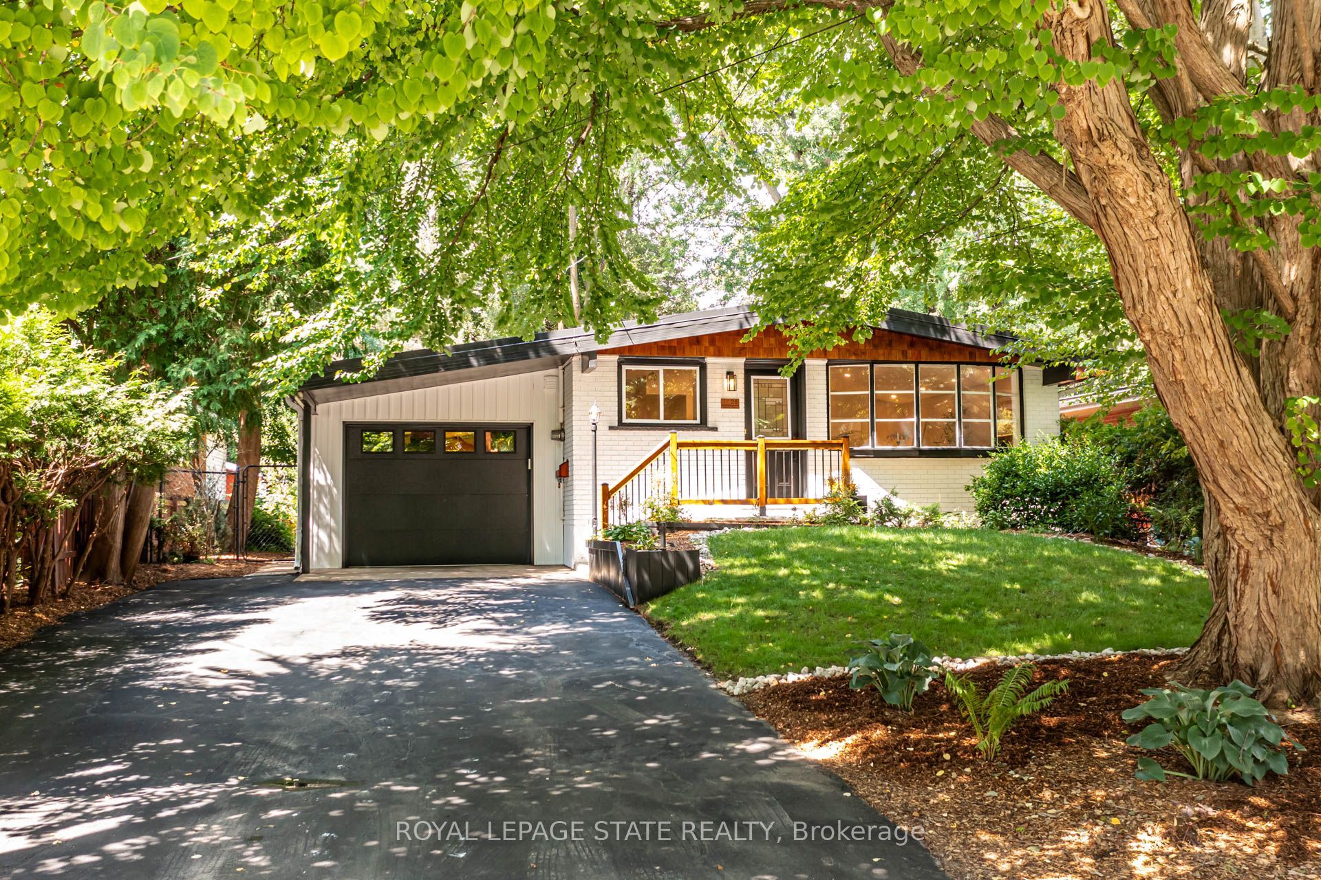 28 Helen Street, Hamilton, ON L9H 1N3 photo 4