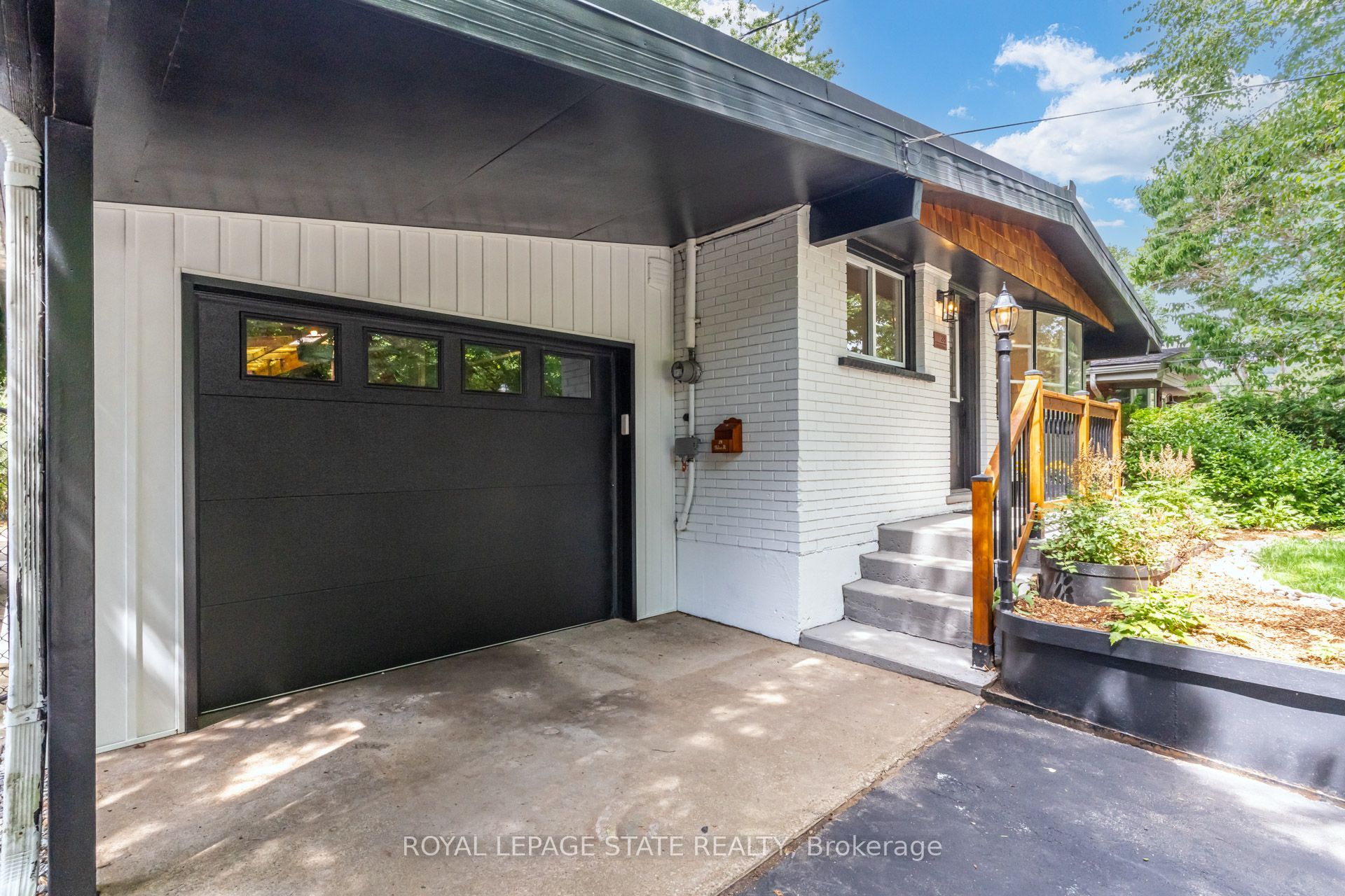 28 Helen Street, Hamilton, ON L9H 1N3 photo 5