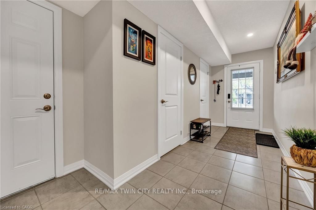 115 South Creek Drive 2C, Kitchener, ON N2P 0H2 photo 4