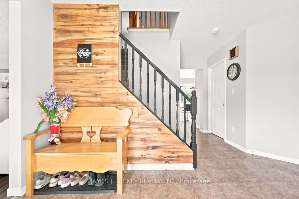 4 Banting Drive, Deep River, ON K0J 1P0 photo 3