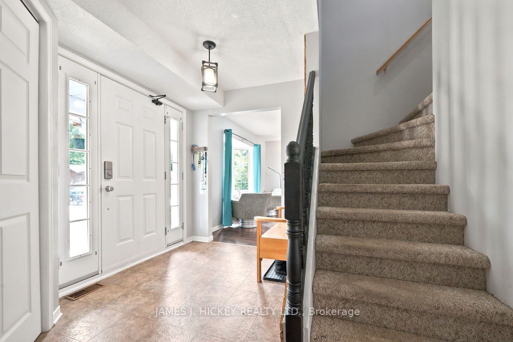 4 Banting Drive, Deep River, ON K0J 1P0 photo 4