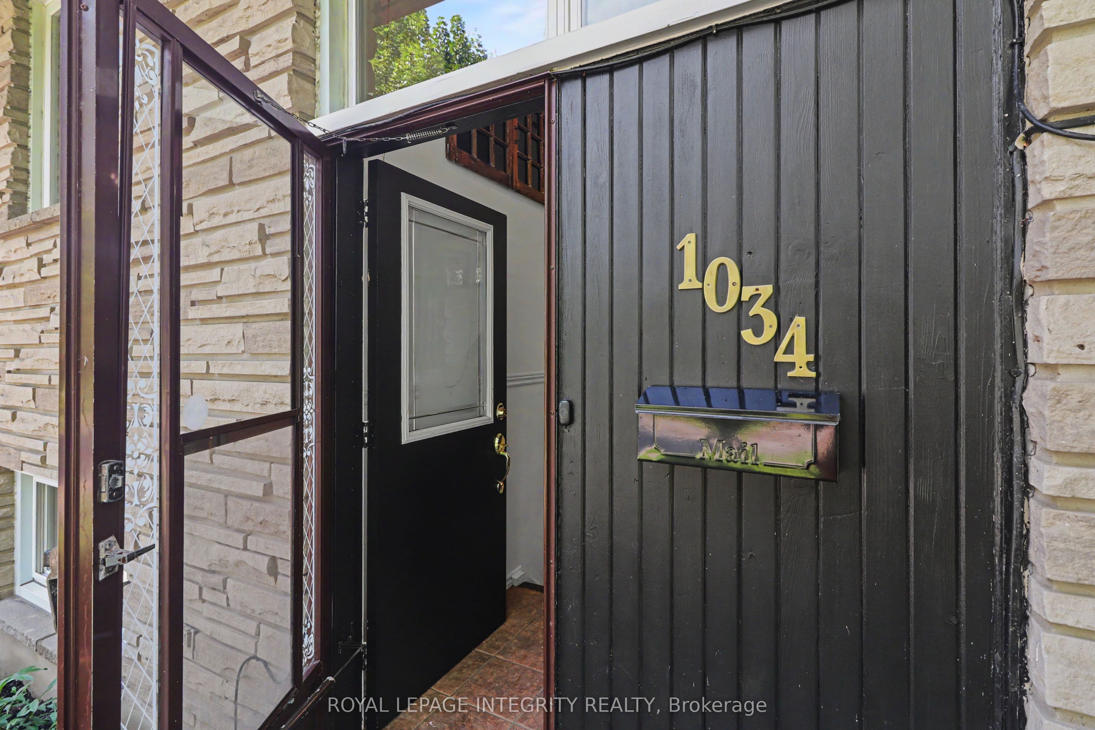 1034 Walkley Road, Billings Bridge - Riverside Park and Area, ON K1V 6R2 photo 3
