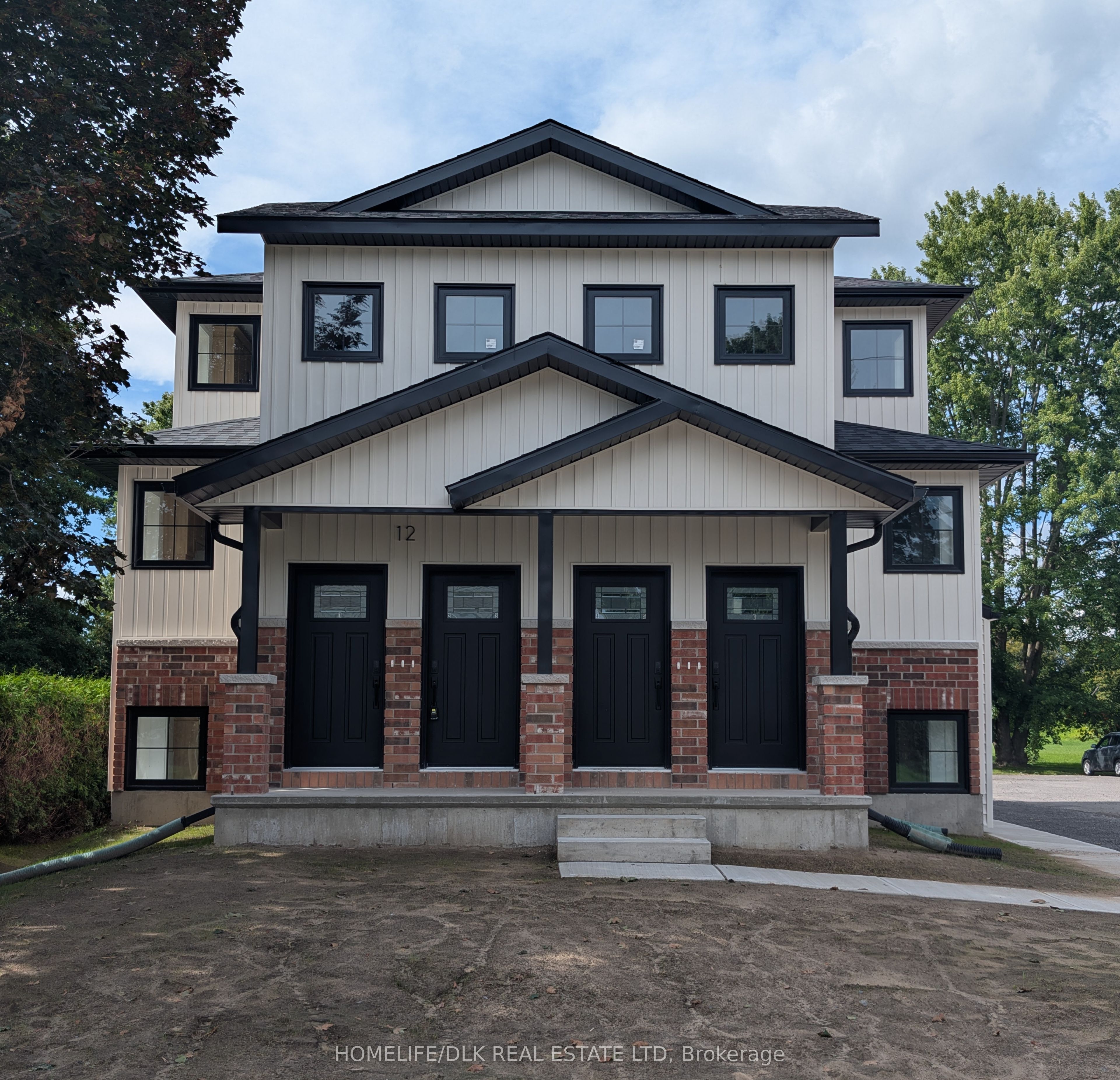 12 Scace Avenue, Brockville, ON K6V 2A4