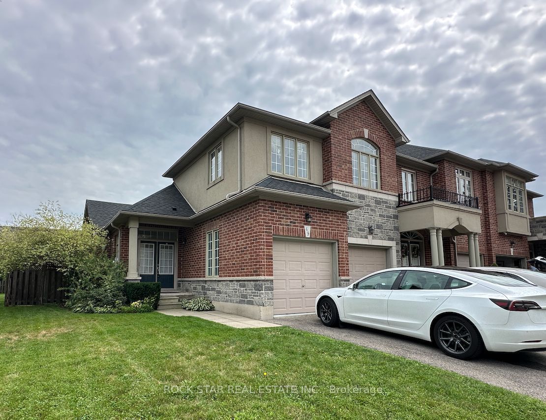 99 Panabaker Drive 49, Hamilton, ON L9G 5E3