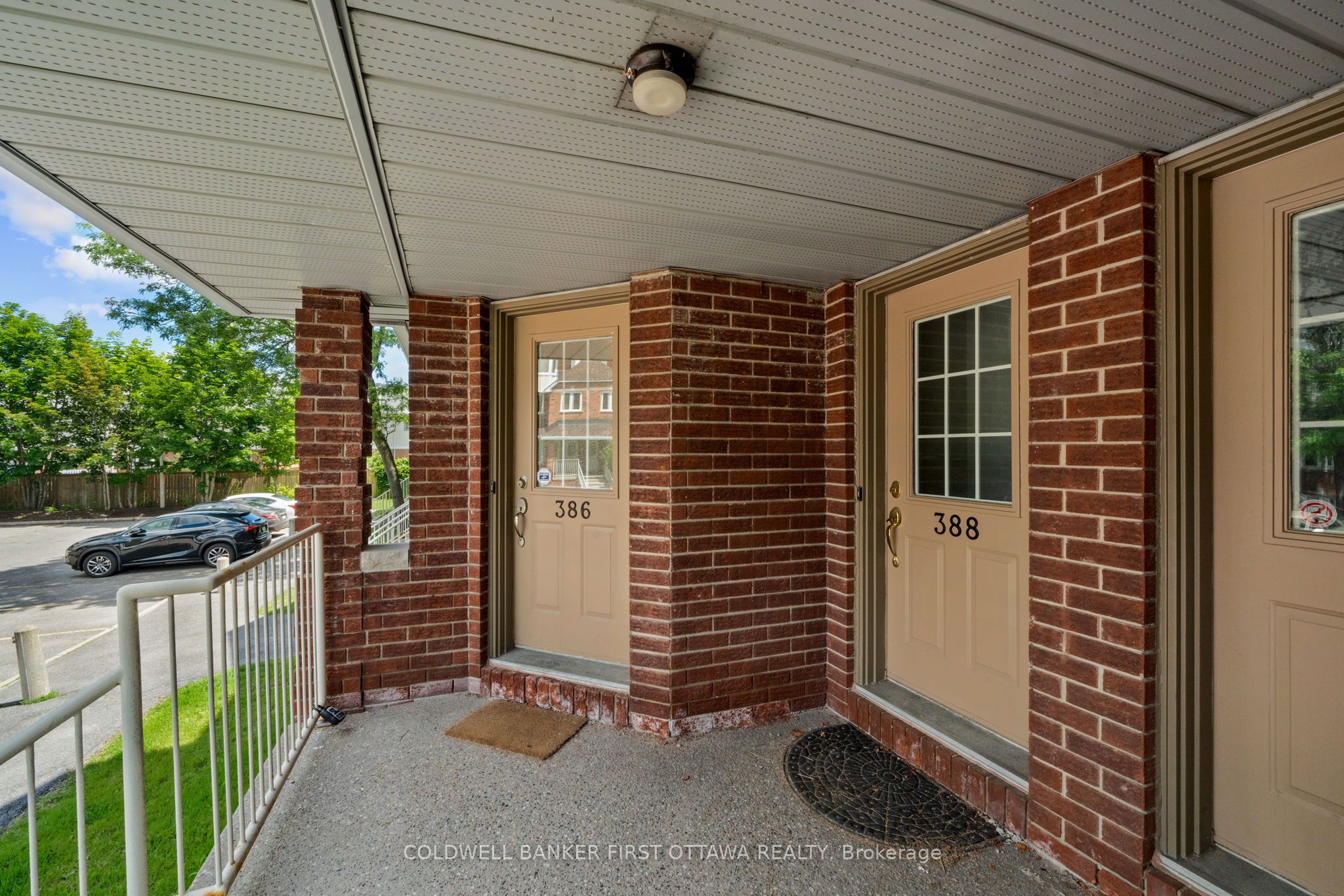 386 Briston Private, Hunt Club - South Keys and Area, ON K1G 5R3 photo 3