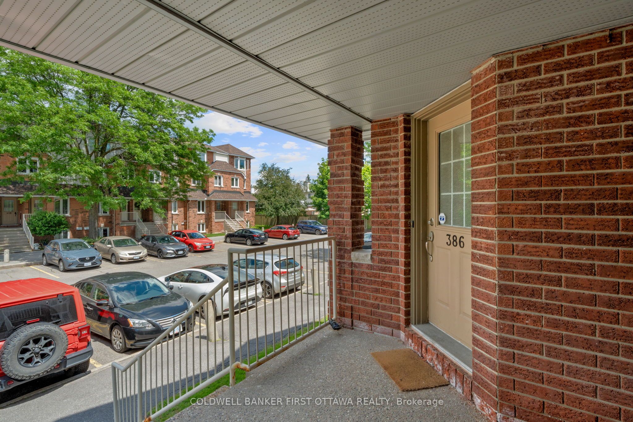 386 Briston Private, Hunt Club - South Keys and Area, ON K1G 5R3 photo 4