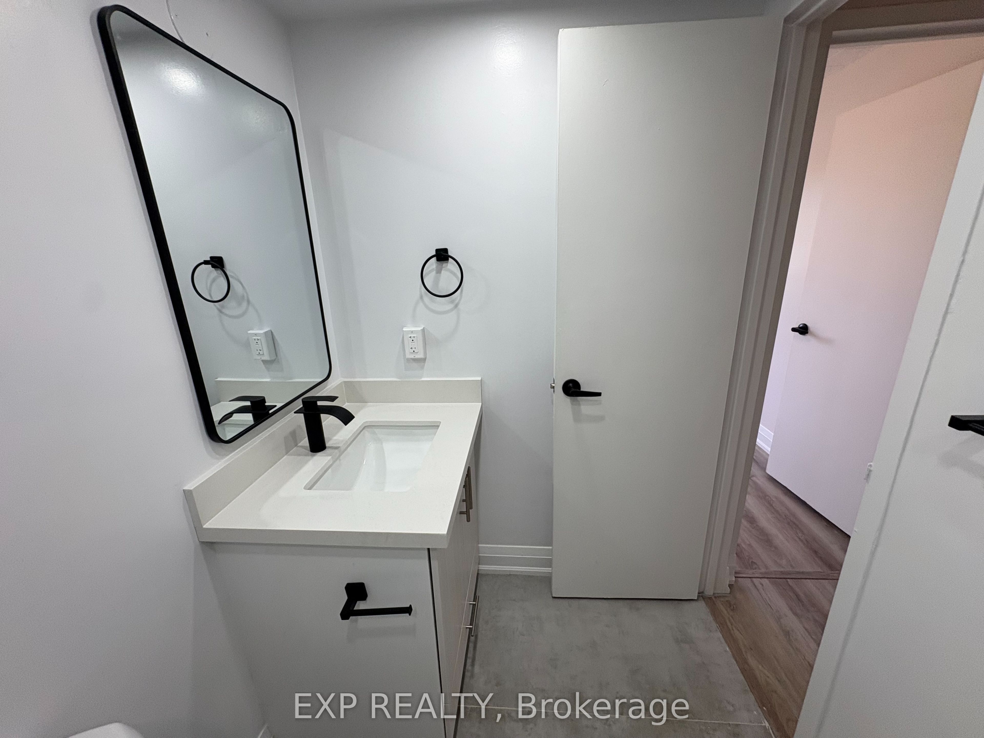 4422 Huron Street 406, Niagara Falls, ON L2E 7C8 photo 3