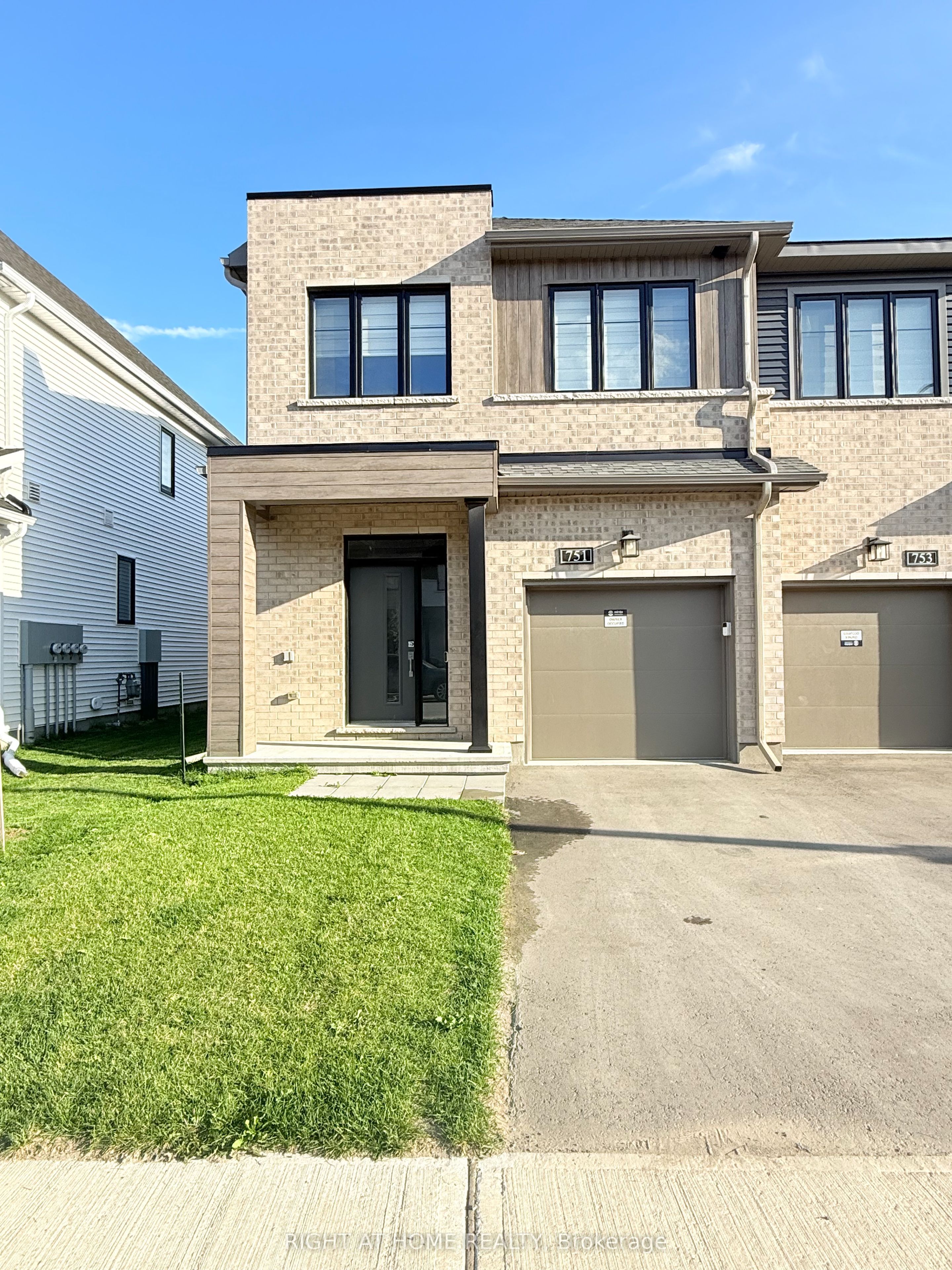 751 Fairline Row, Stittsville - Munster - Richmond, ON K2V 0V7