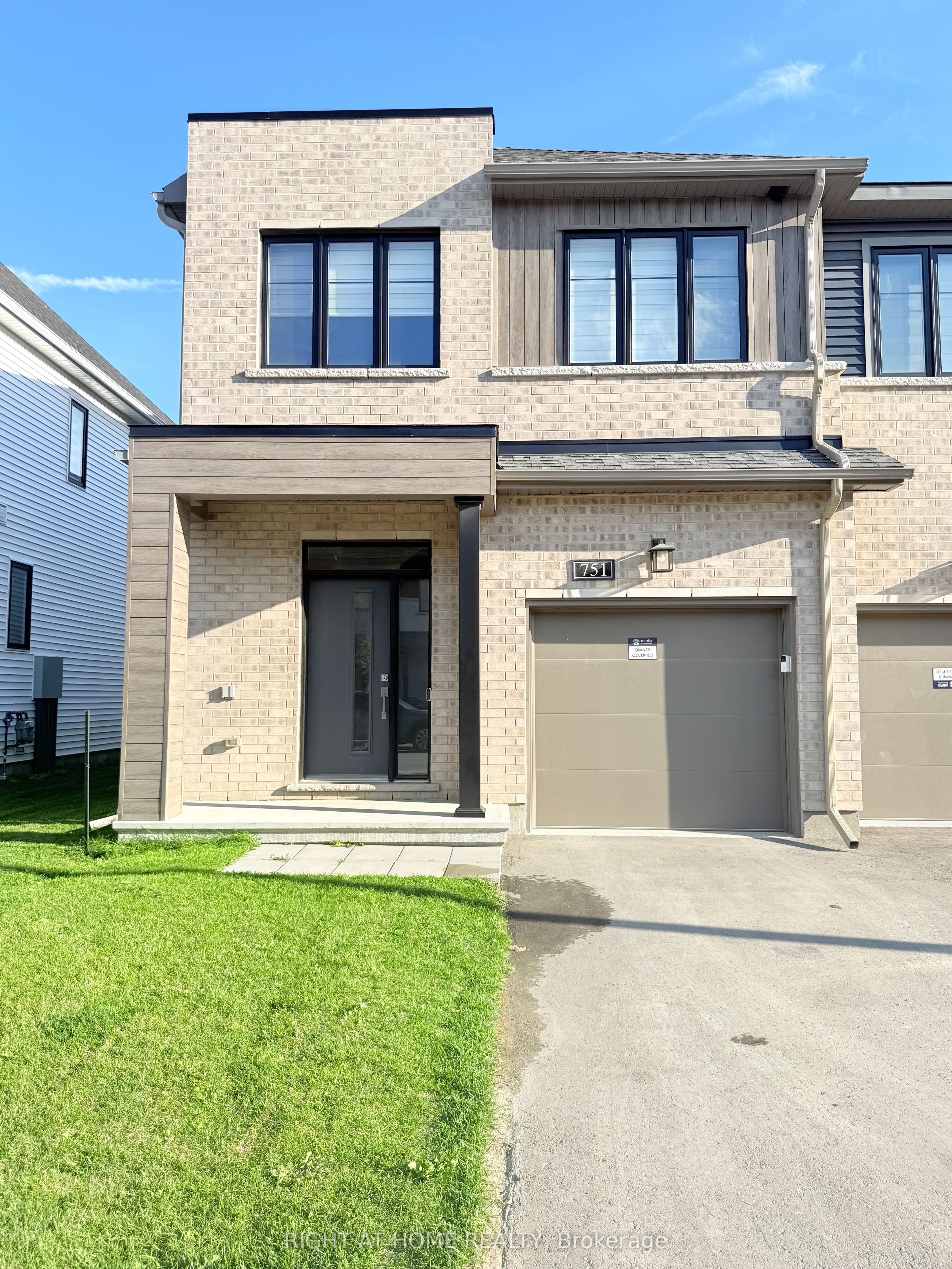 751 Fairline Row, Stittsville - Munster - Richmond, ON K2V 0V7 photo 2