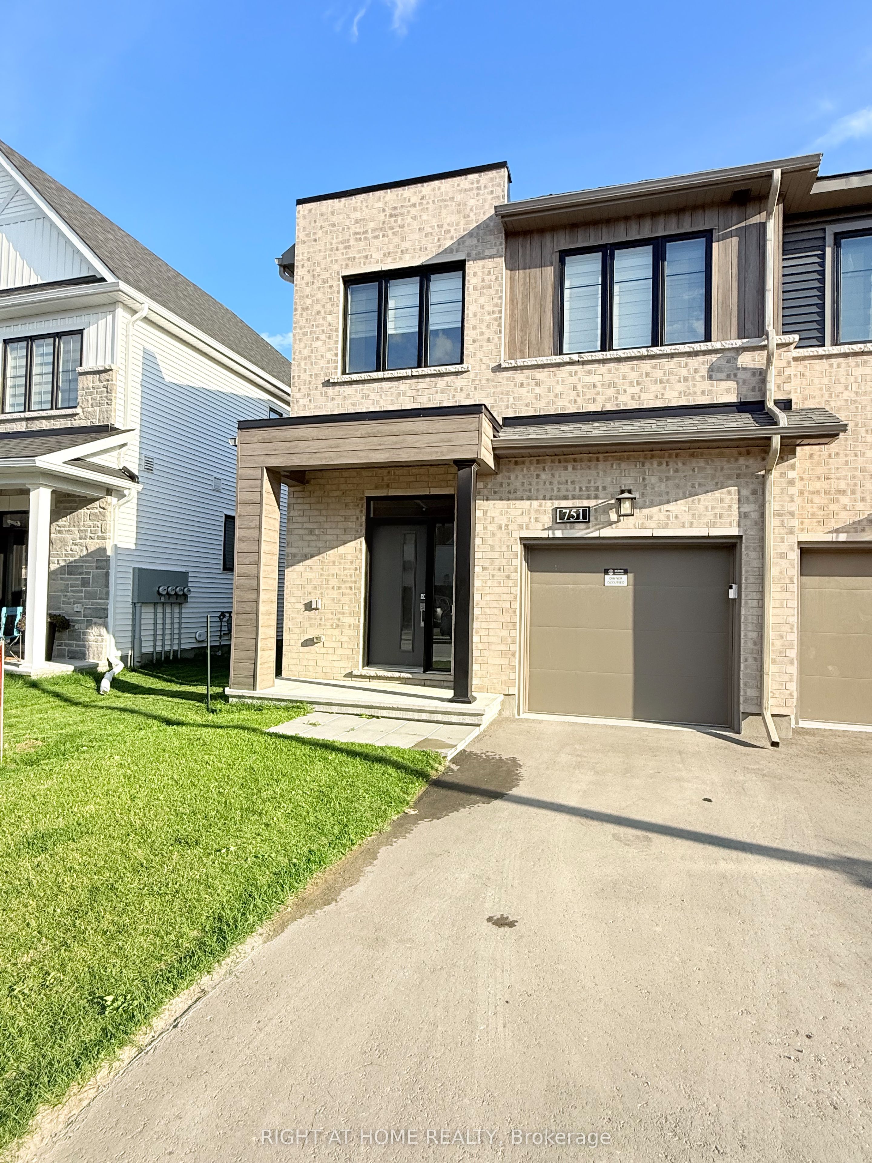 751 Fairline Row, Stittsville - Munster - Richmond, ON K2V 0V7 photo 3