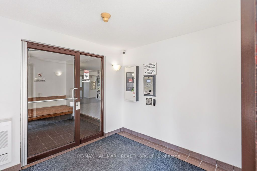 270 Brittany Drive 407, Manor Park - Cardinal Glen and Area, ON K1K 4M3 photo 3