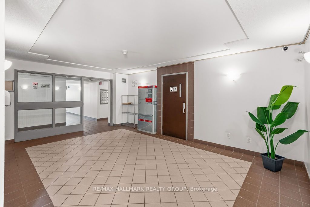270 Brittany Drive 407, Manor Park - Cardinal Glen and Area, ON K1K 4M3 photo 4