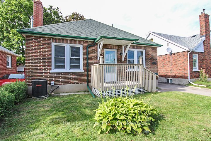 590 Mccannan Avenue, Peterborough, ON K9J 4J6 photo 2