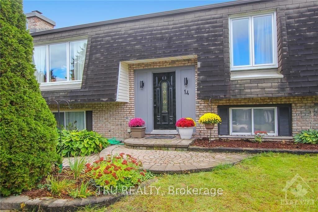 14 Langholm Crescent, Barrhaven, ON K2J 1H2