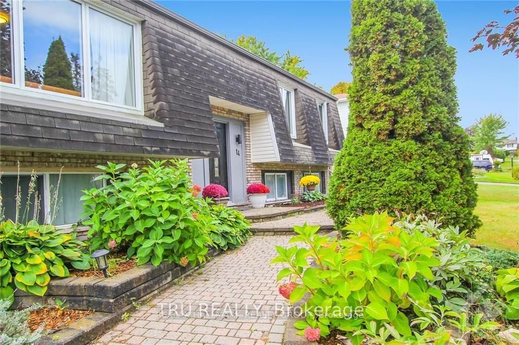 14 Langholm Crescent, Barrhaven, ON K2J 1H2 photo 2
