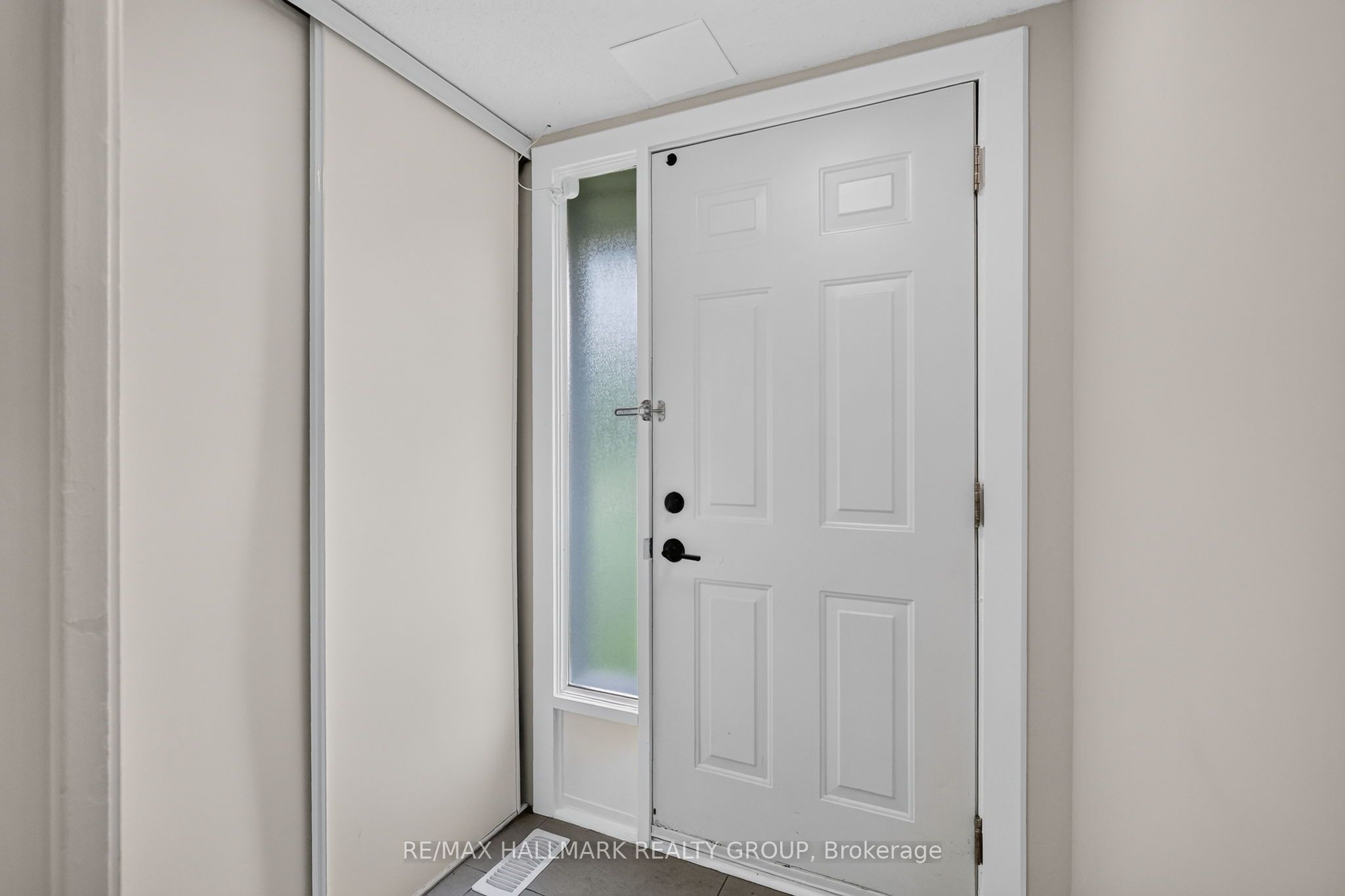 2998 Fairlea Crescent, Hunt Club - South Keys and Area, ON K1V 8T7 photo 3