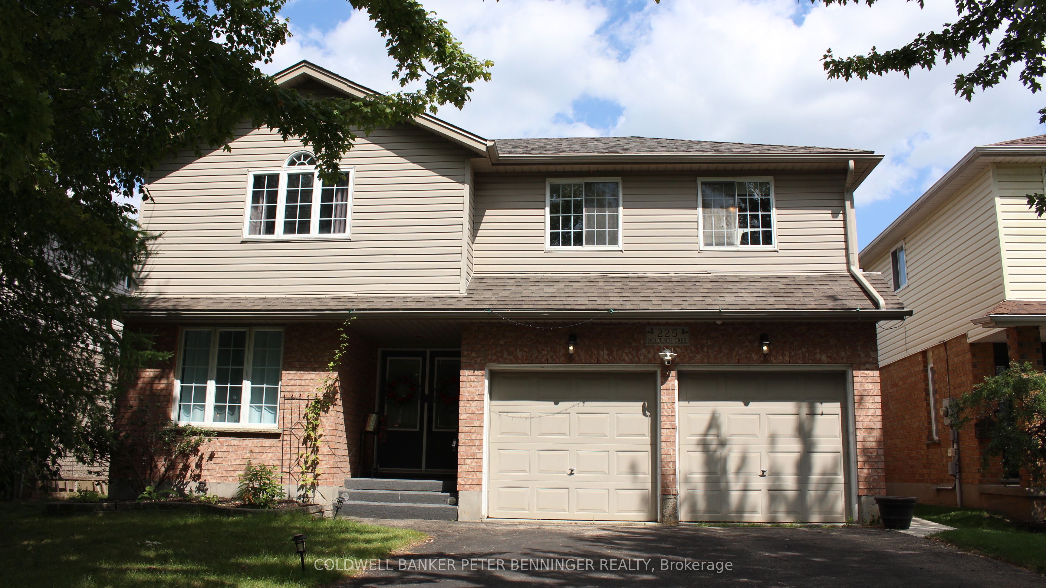 225 Holbeach Crescent, Waterloo, ON N2J 4Y7