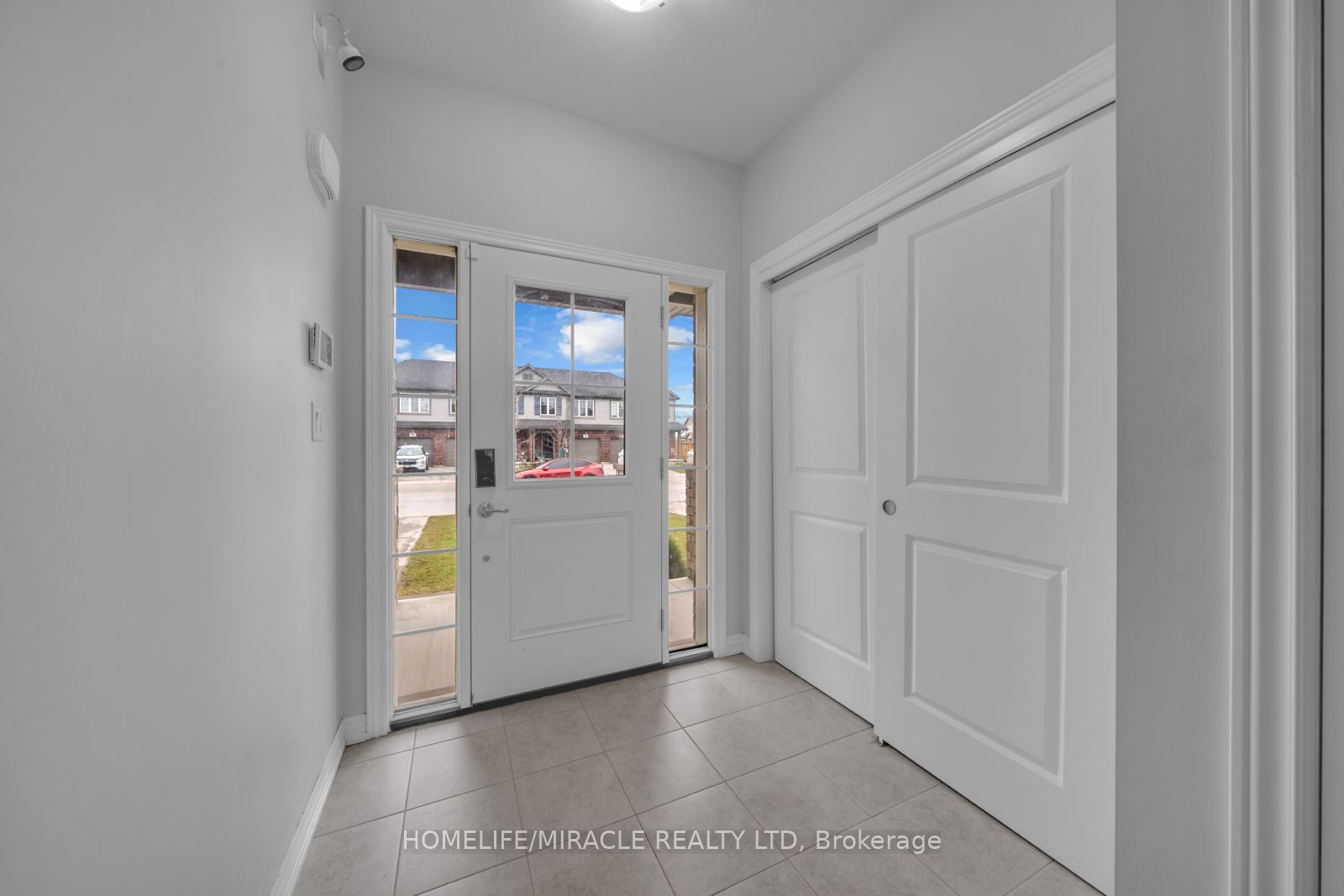 83 Monarch Street, Welland, ON L3C 0E6 photo 2