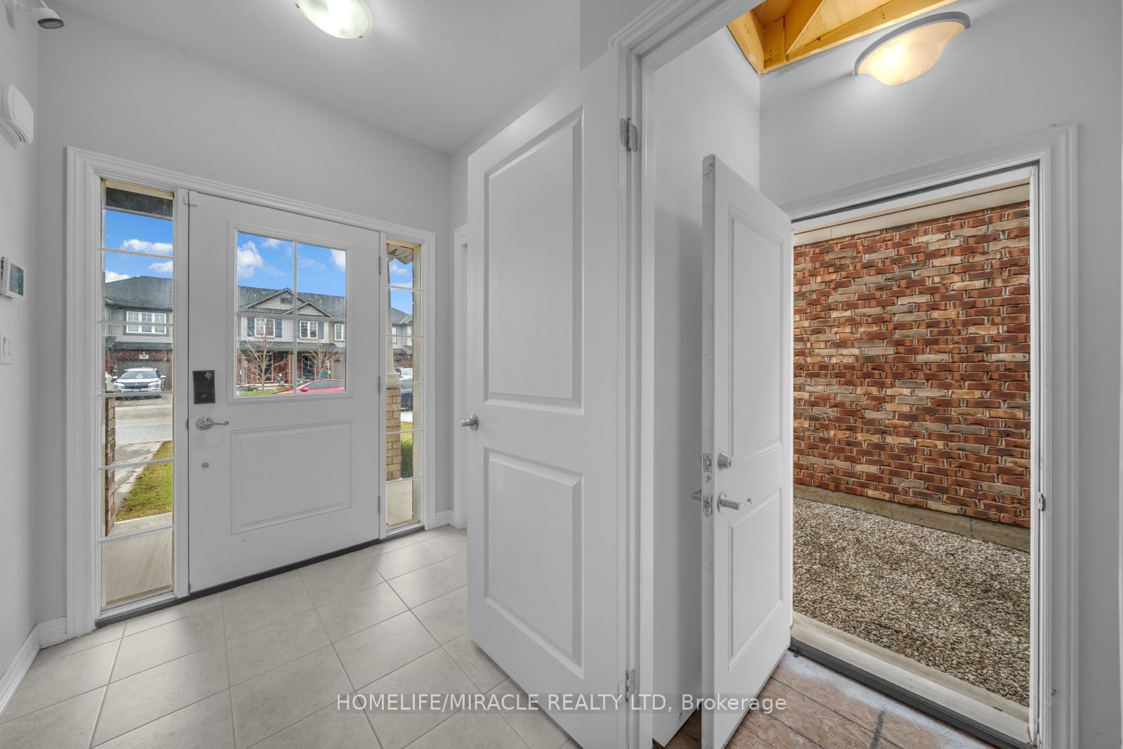 83 Monarch Street, Welland, ON L3C 0E6 photo 3