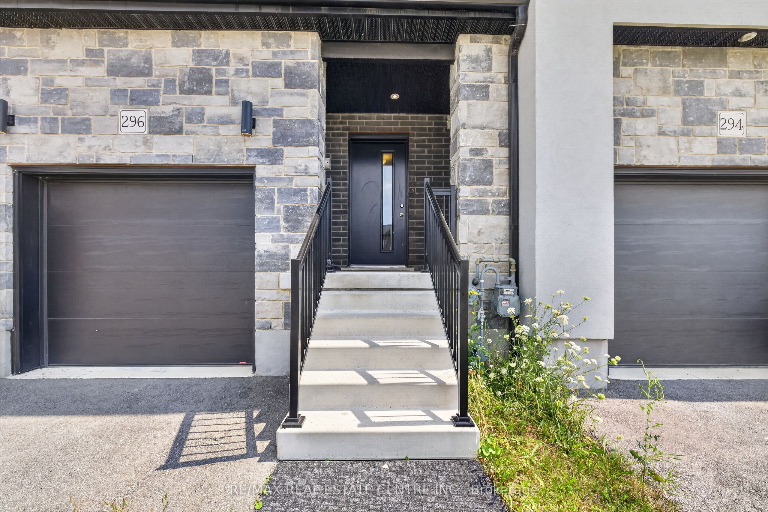 296 Bradshaw Drive, Stratford, ON N5A 0K2 photo 2