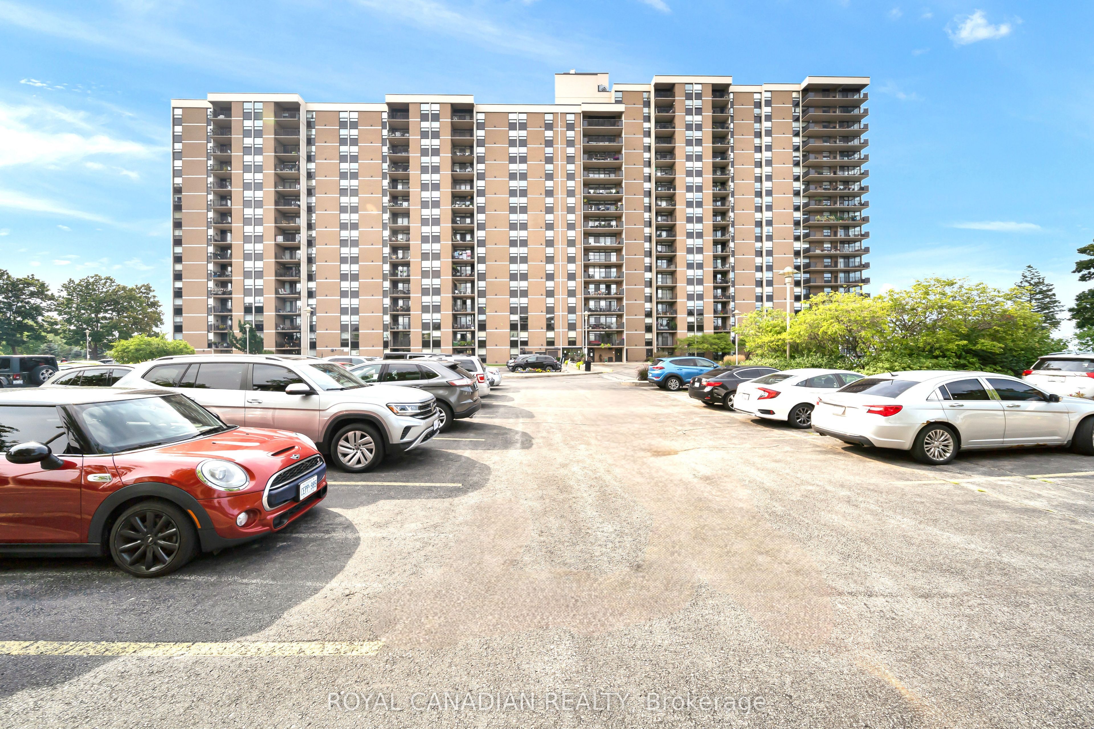 500 GREEN Road 701, Hamilton, ON L8E 3M6