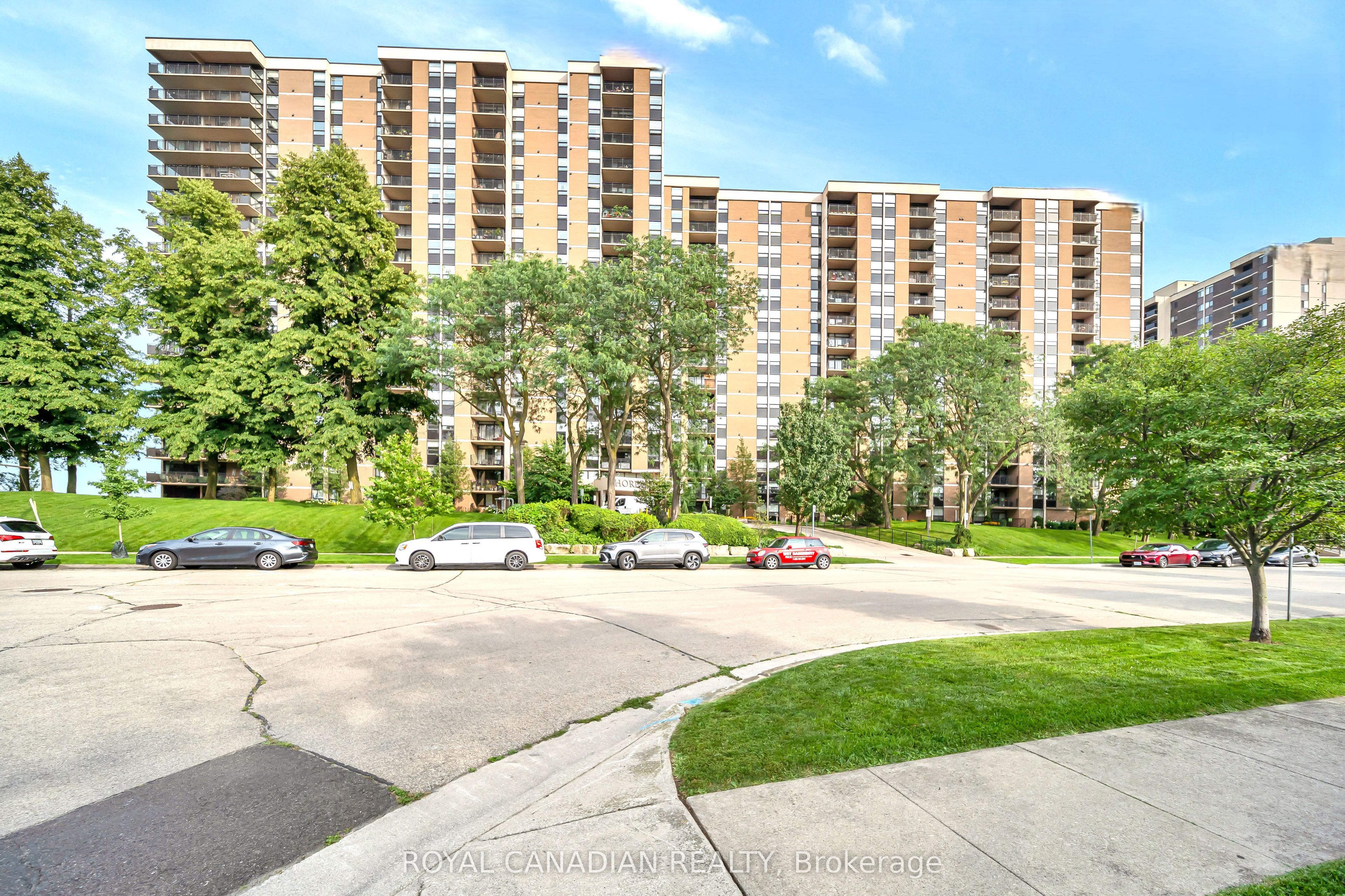 500 GREEN Road 701, Hamilton, ON L8E 3M6 photo 2