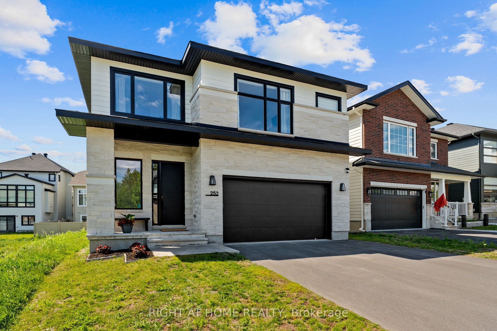 252 KETCHIKAN Crescent, Kanata, ON K2T 0S2 photo 2