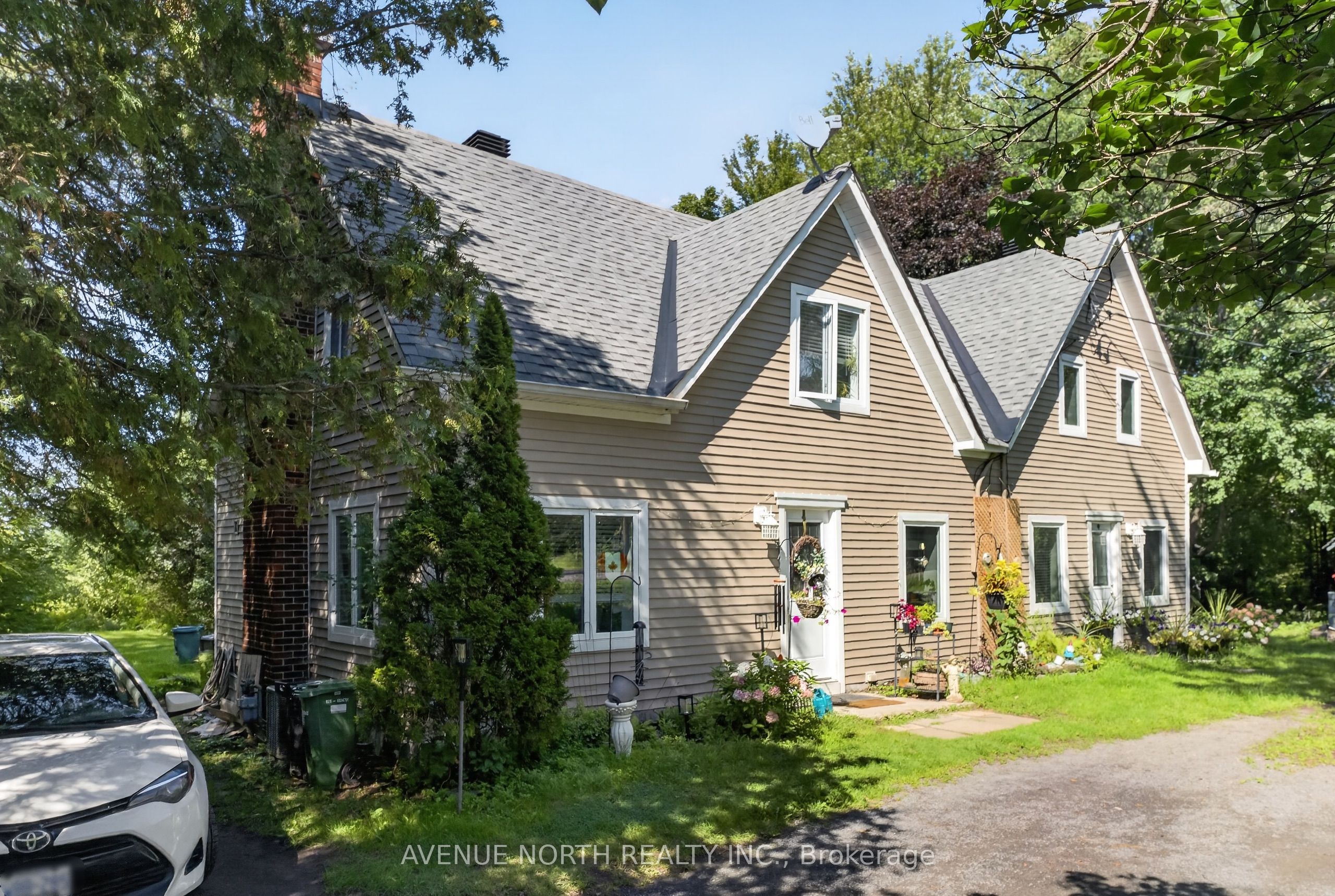 2941 Old Montreal Road, Orleans - Cumberland and Area, ON K4C 1G2 photo 2