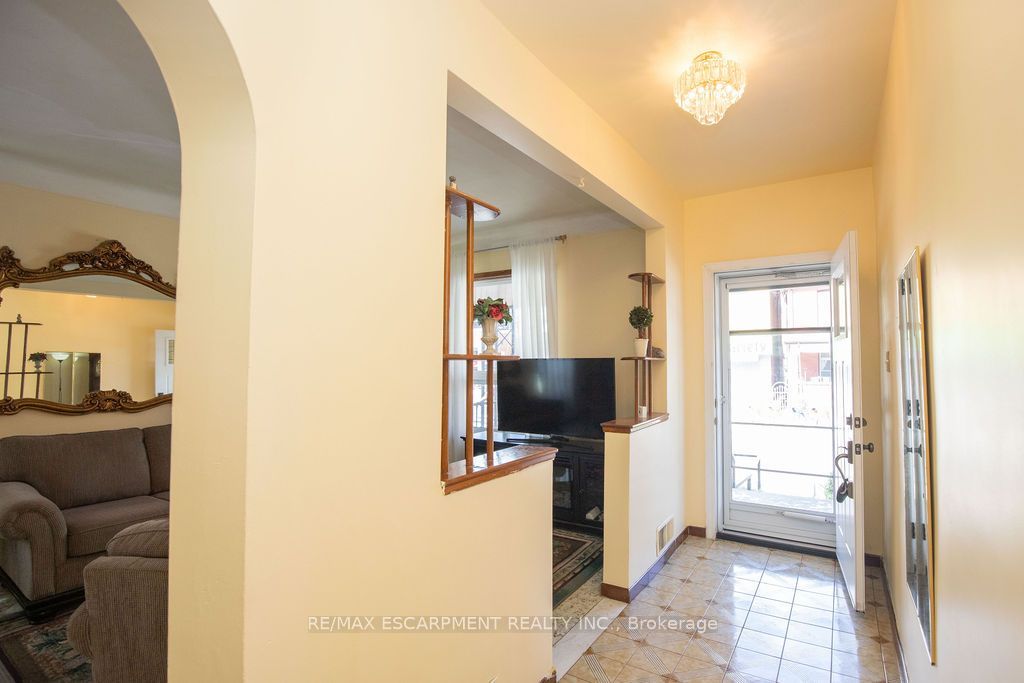 66 Sherman Avenue N, Hamilton, ON L8L 6M2 photo 5