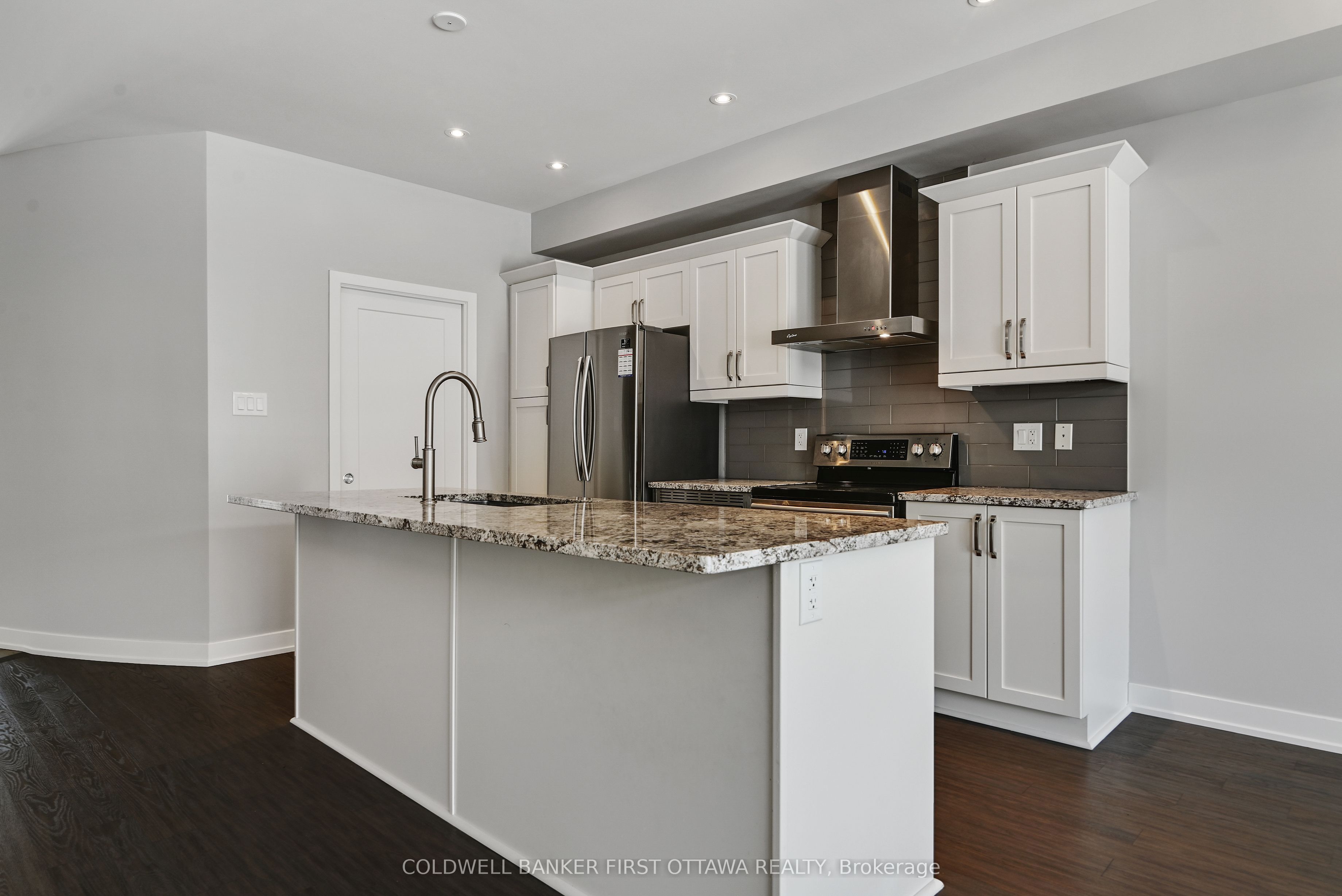 1042 Cobble Hill Drive, Barrhaven, ON K2J 0J7 photo 5