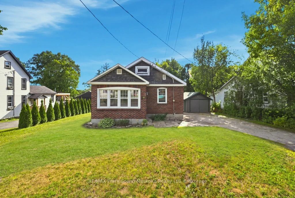40 WAUBEEK Street, Parry Sound, ON P2A 1C2