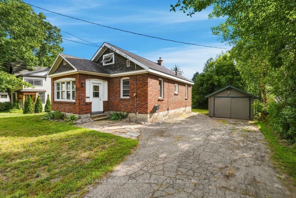 40 WAUBEEK Street, Parry Sound, ON P2A 1C2 photo 2