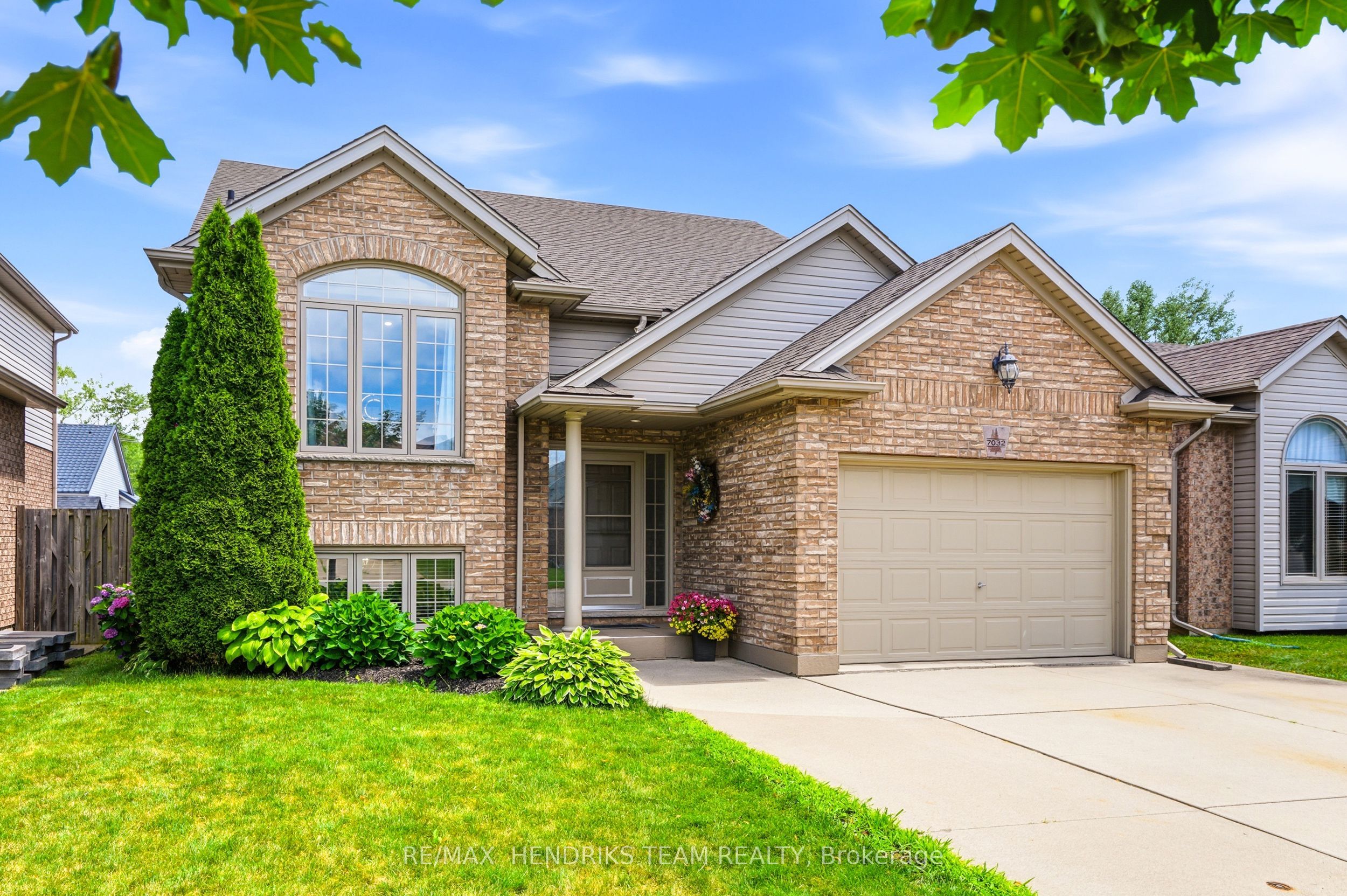 7032 Kelly Drive, Niagara Falls, ON L2H 3J9