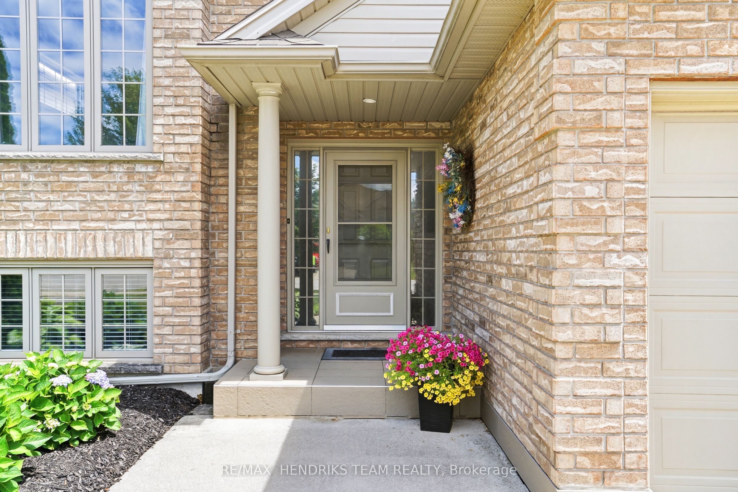 7032 Kelly Drive, Niagara Falls, ON L2H 3J9 photo 2