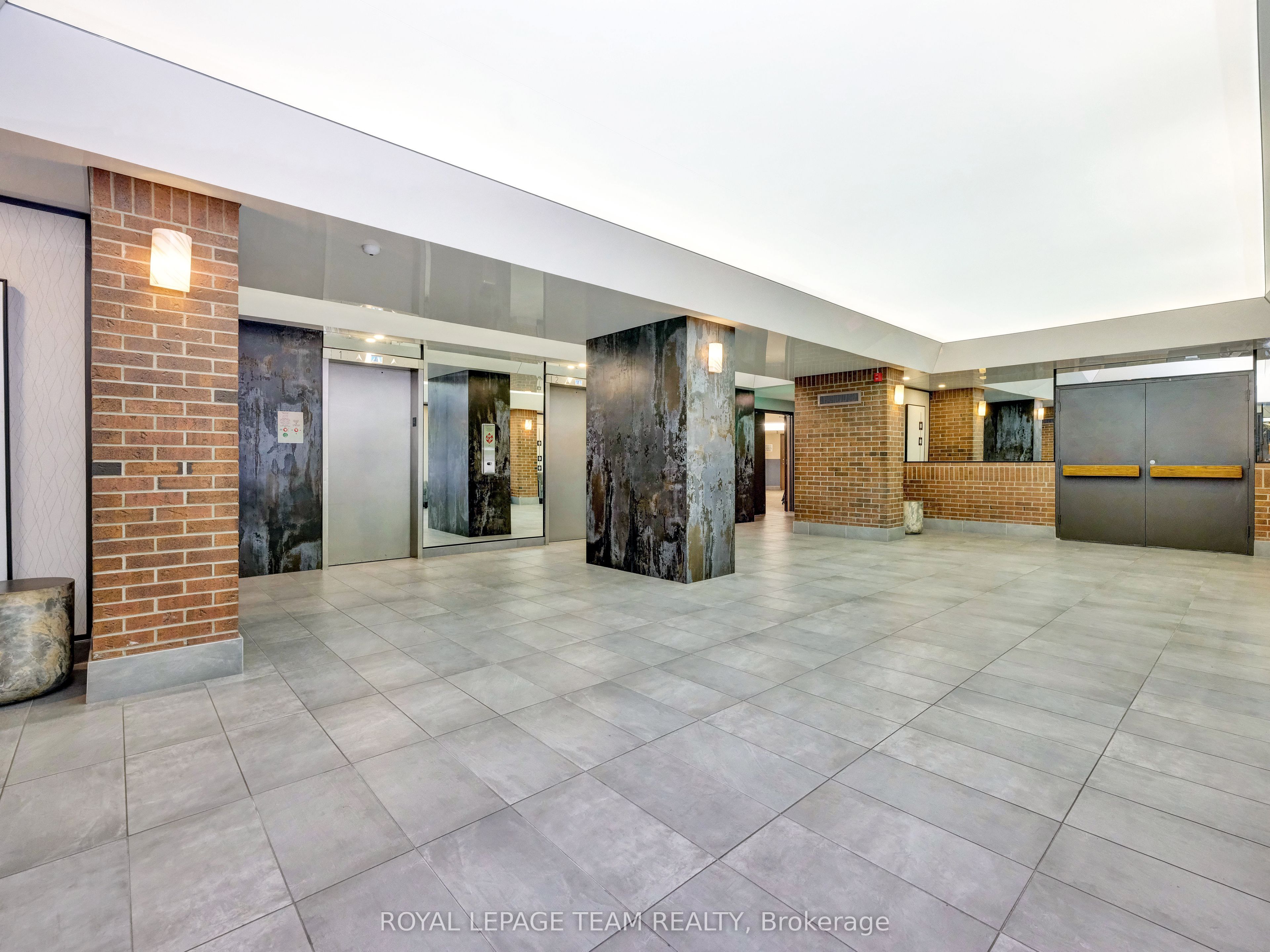 1380 Prince Of Wales Drive 402, Mooneys Bay - Carleton Heights and Area, ON K2C 3N5 photo 4
