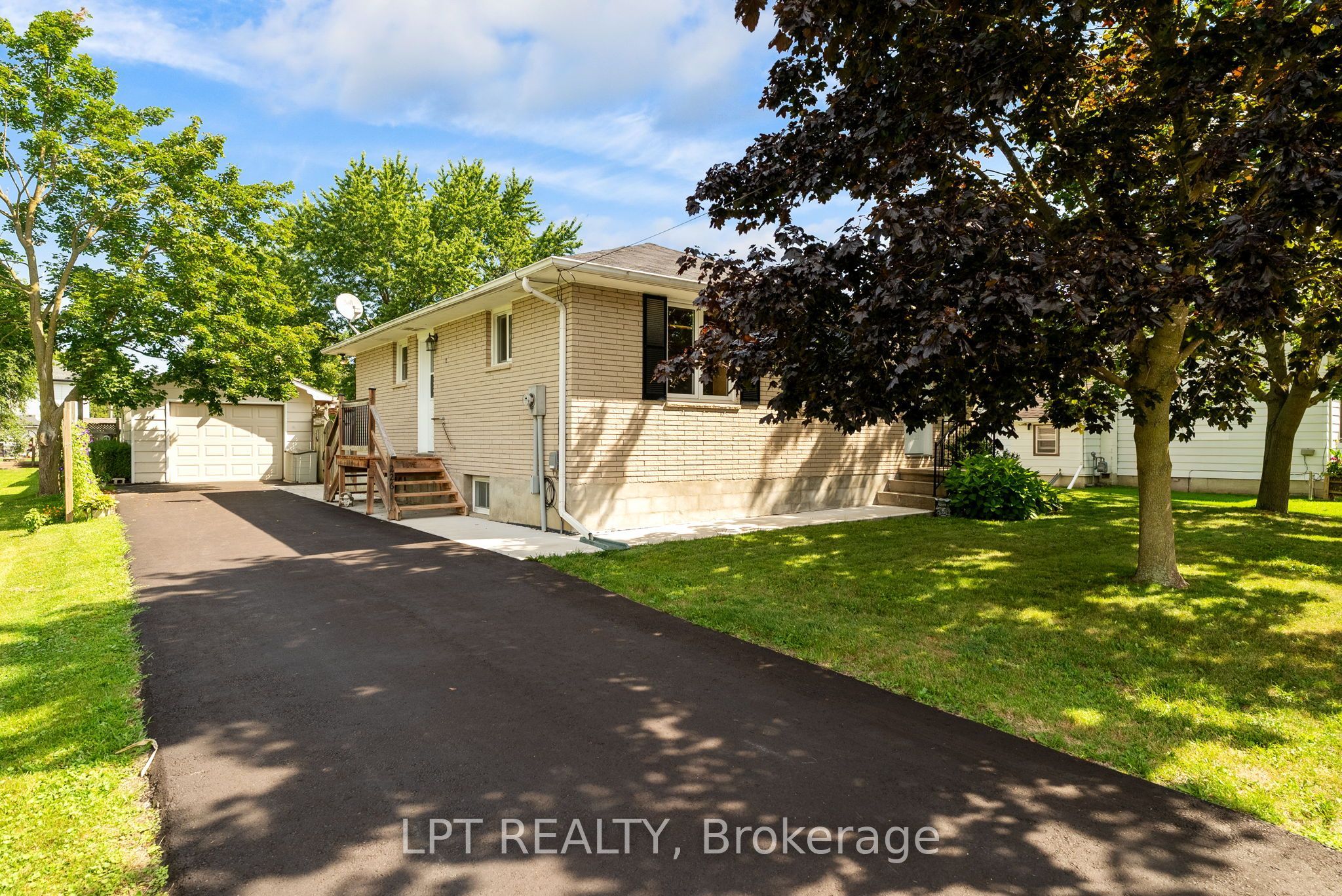 226 Tain Street, North Middlesex, ON N0M 2K0 photo 2