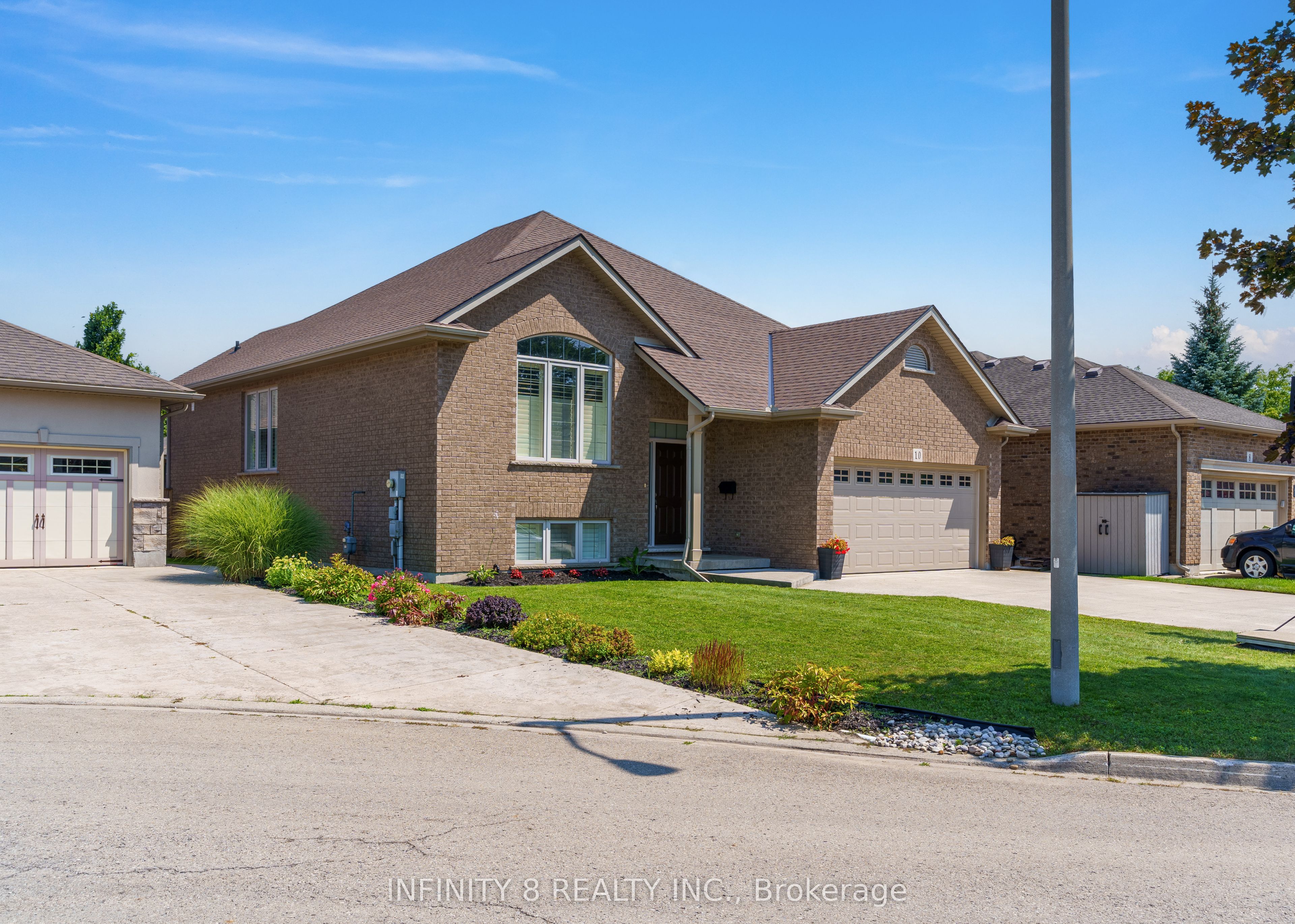 10 Sapphire Court, St. Catharines, ON L2M 0A4 photo 2