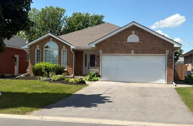 28 Hickory Grove, Belleville, ON K8N 5Y1