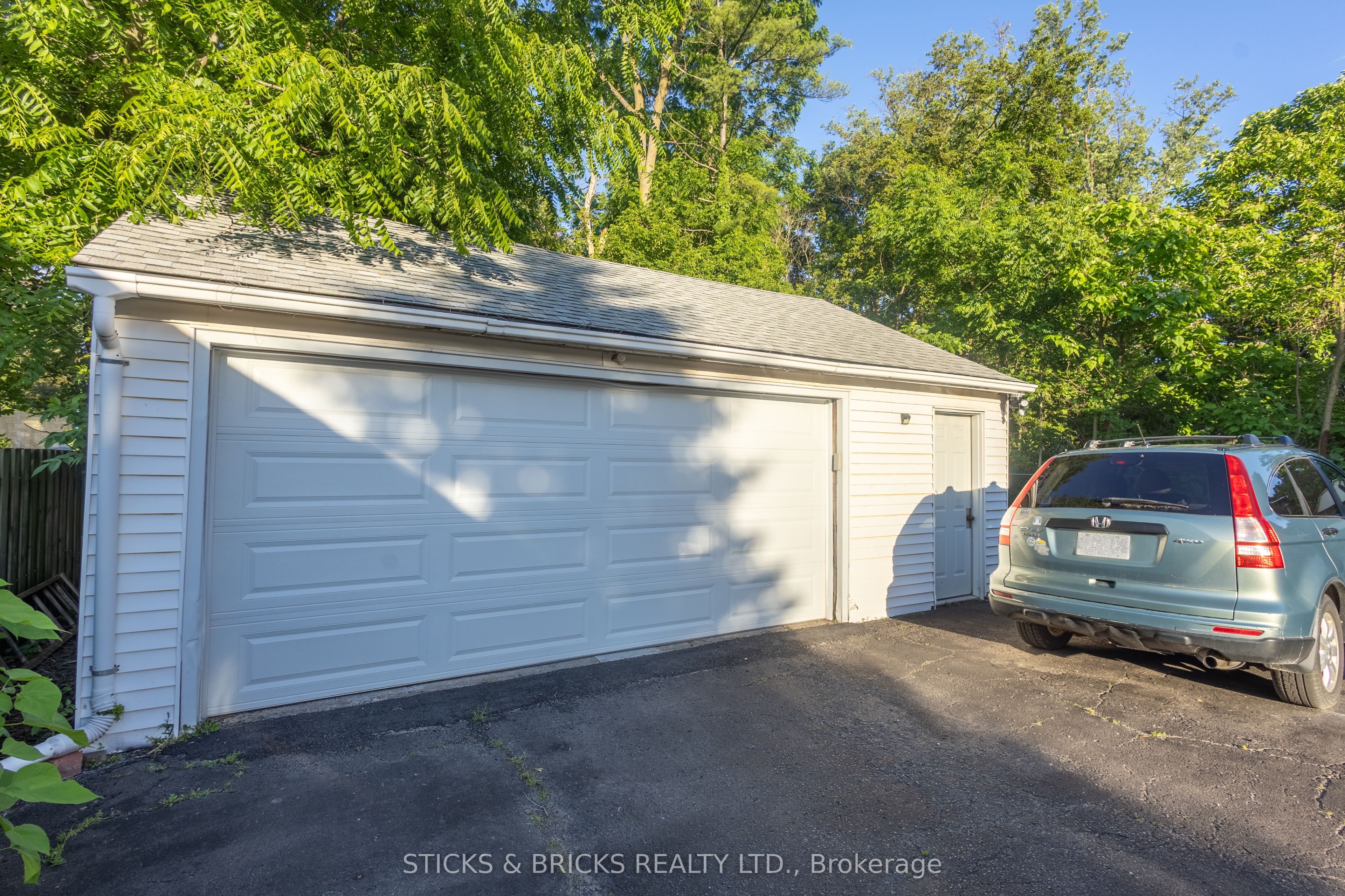 6088 Dorchester Road, Niagara Falls, ON L2G 5T2 photo 3
