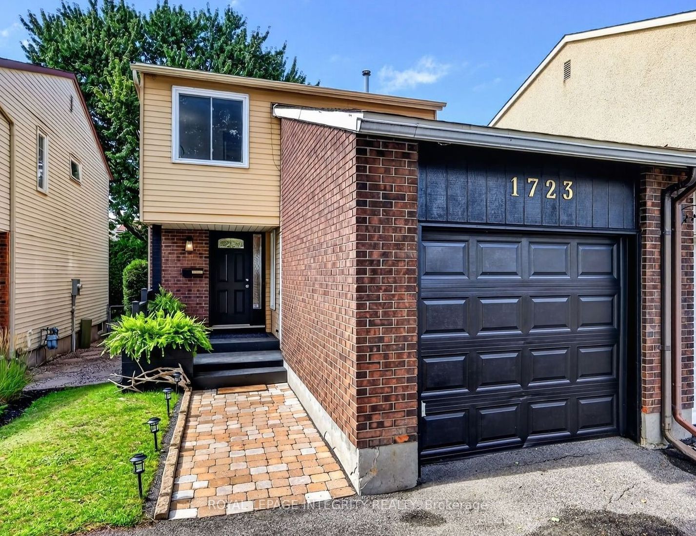 1723 Lafrance Drive, Orleans - Cumberland and Area, ON K1E 2H1 photo 2