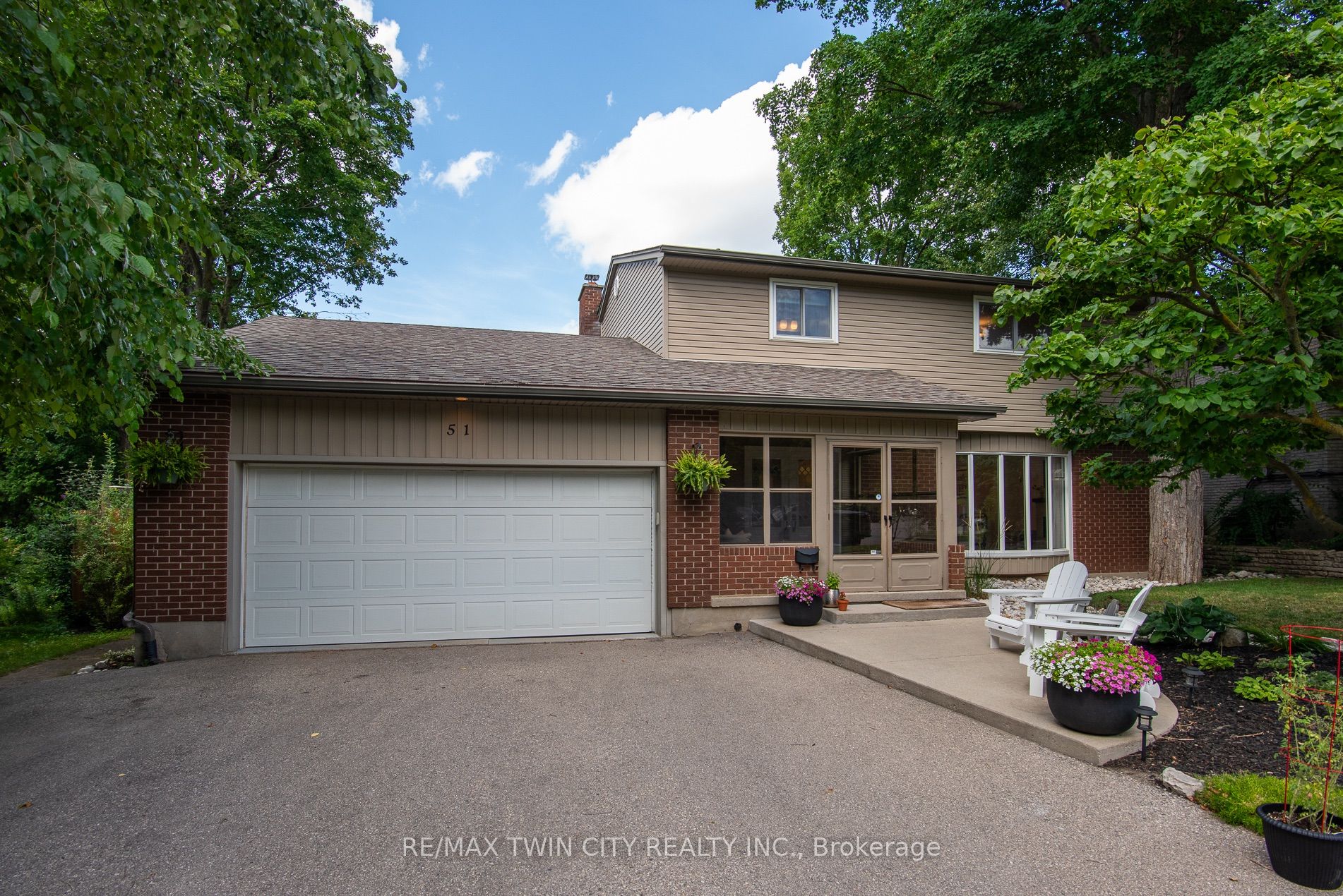 51 Murrayhill Court, Kitchener, ON N2E 1N8