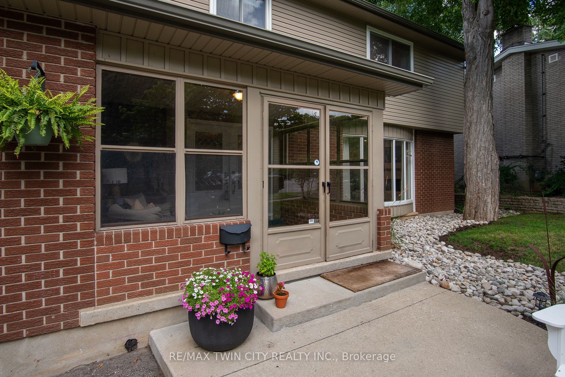 51 Murrayhill Court, Kitchener, ON N2E 1N8 photo 3