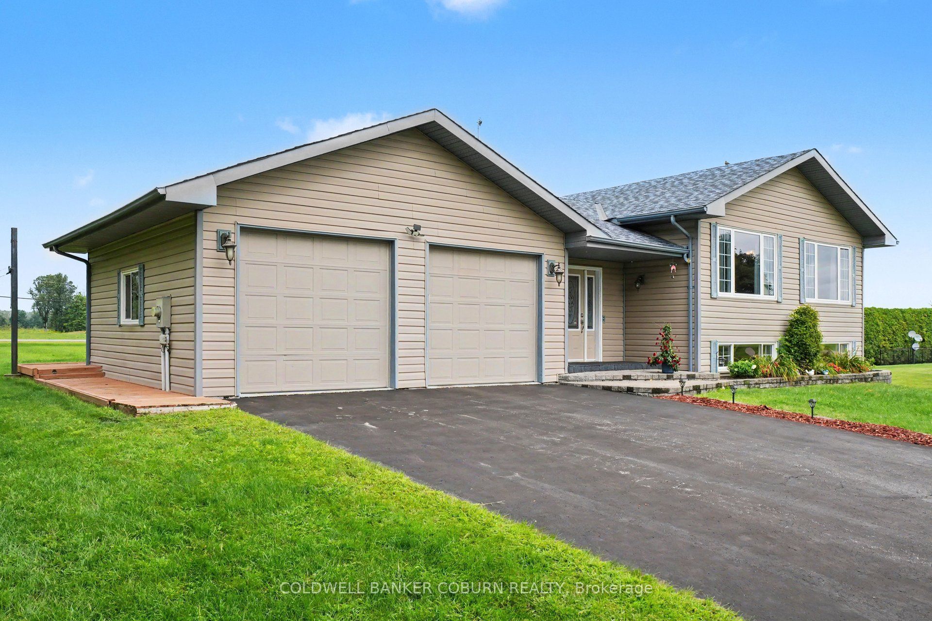 11711 Breezewood Avenue, South Dundas, ON K0C 1X0 photo 2