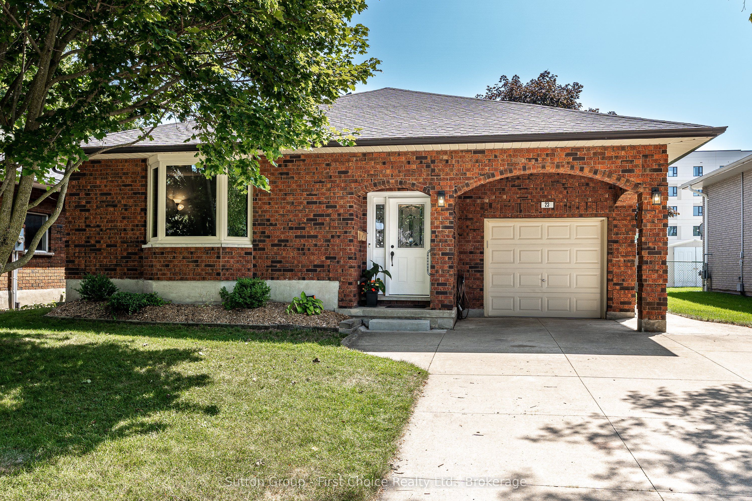 23 Sprung Court, Stratford, ON N4Z 1G7