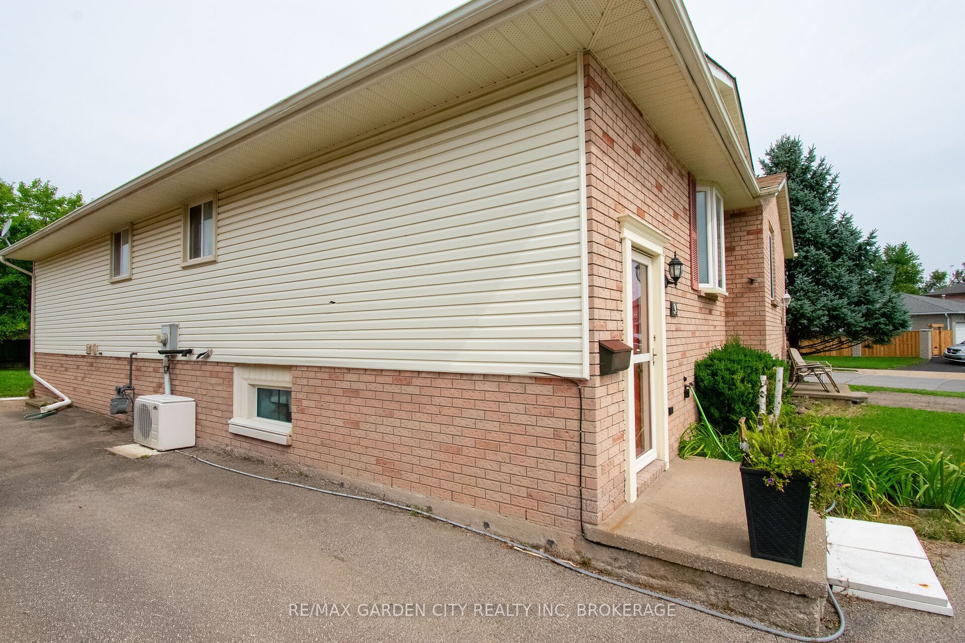 93 NORTHWOOD Drive, Welland, ON L3C 6S3 photo 3