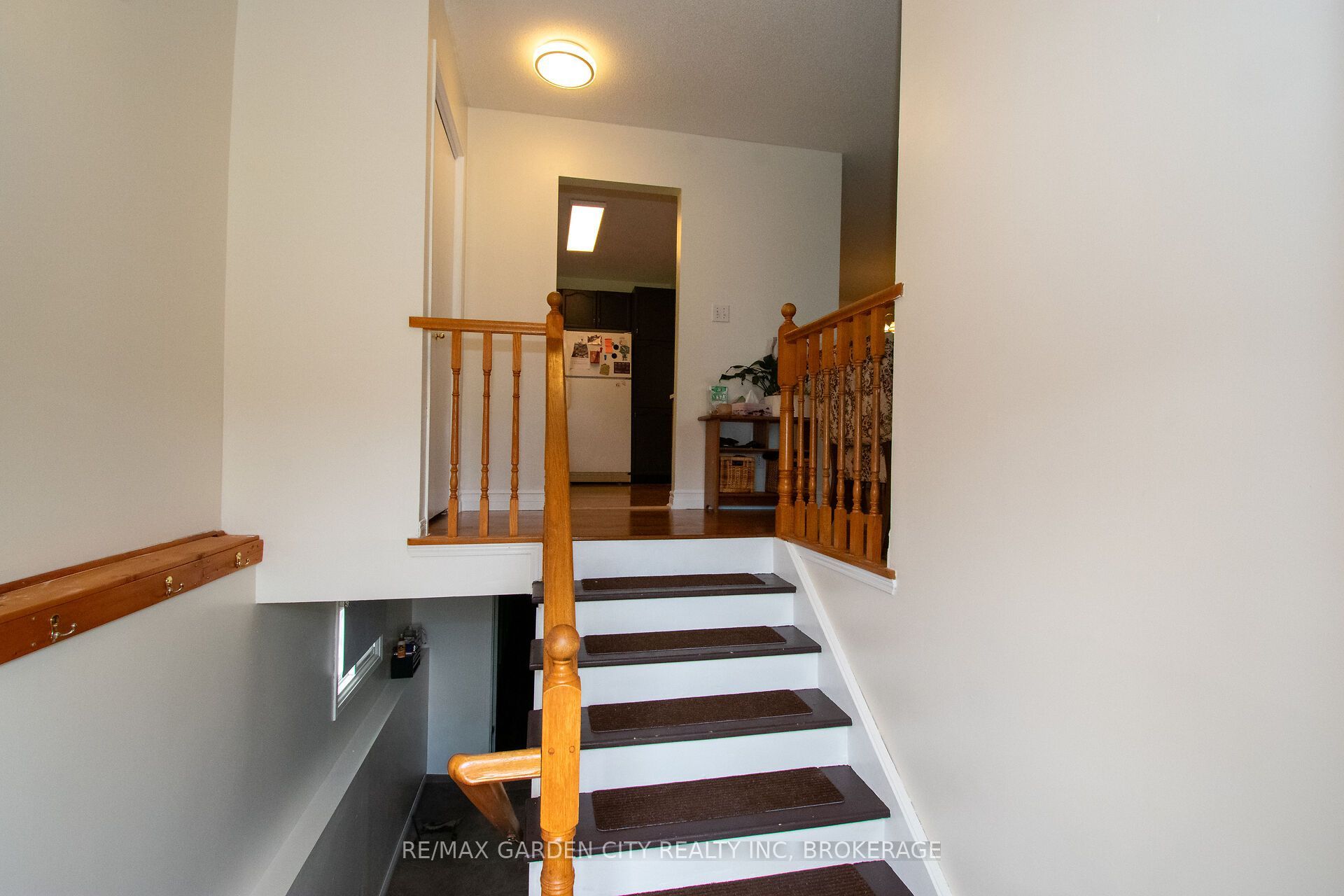 93 NORTHWOOD Drive, Welland, ON L3C 6S3 photo 4