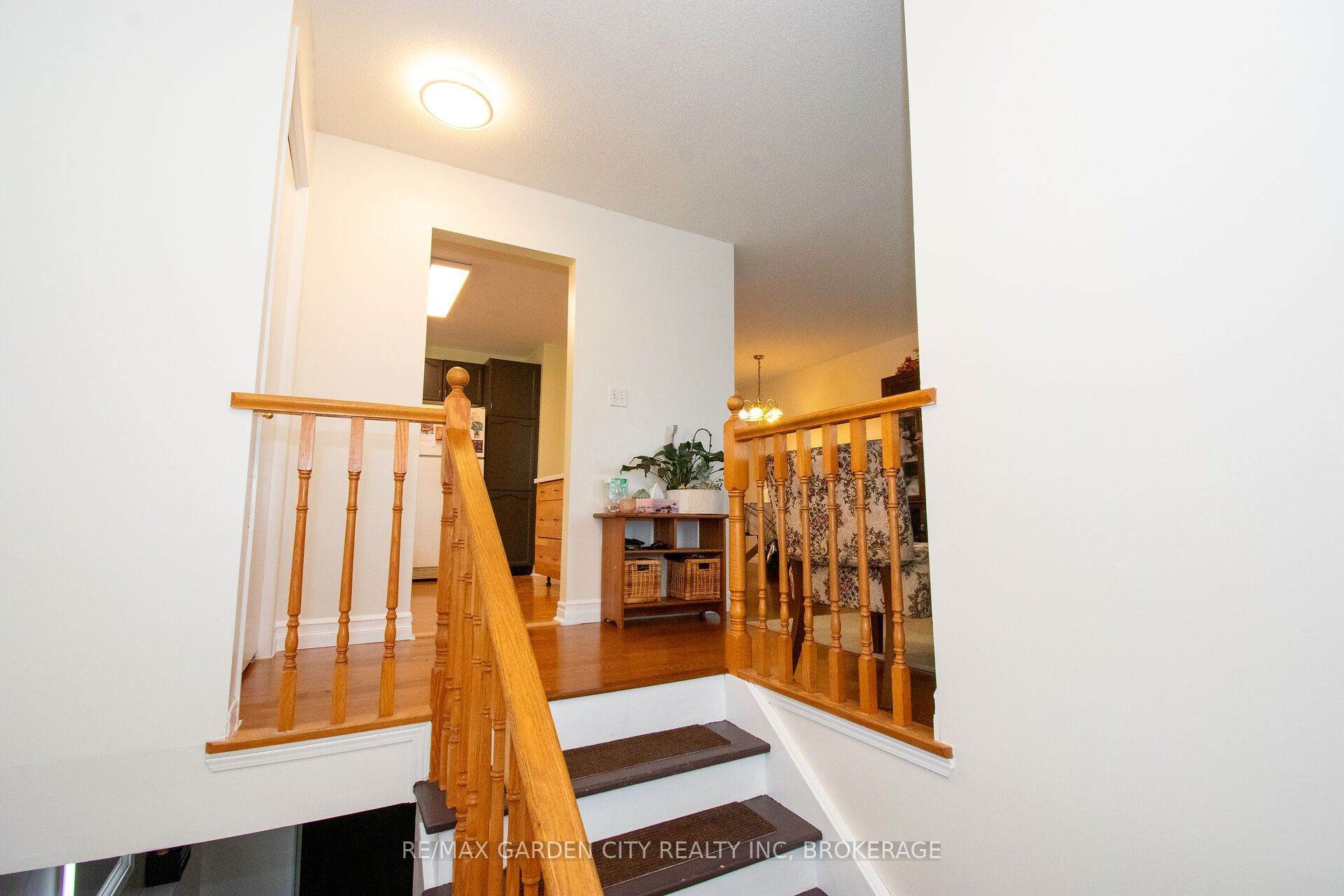 93 NORTHWOOD Drive, Welland, ON L3C 6S3 photo 5