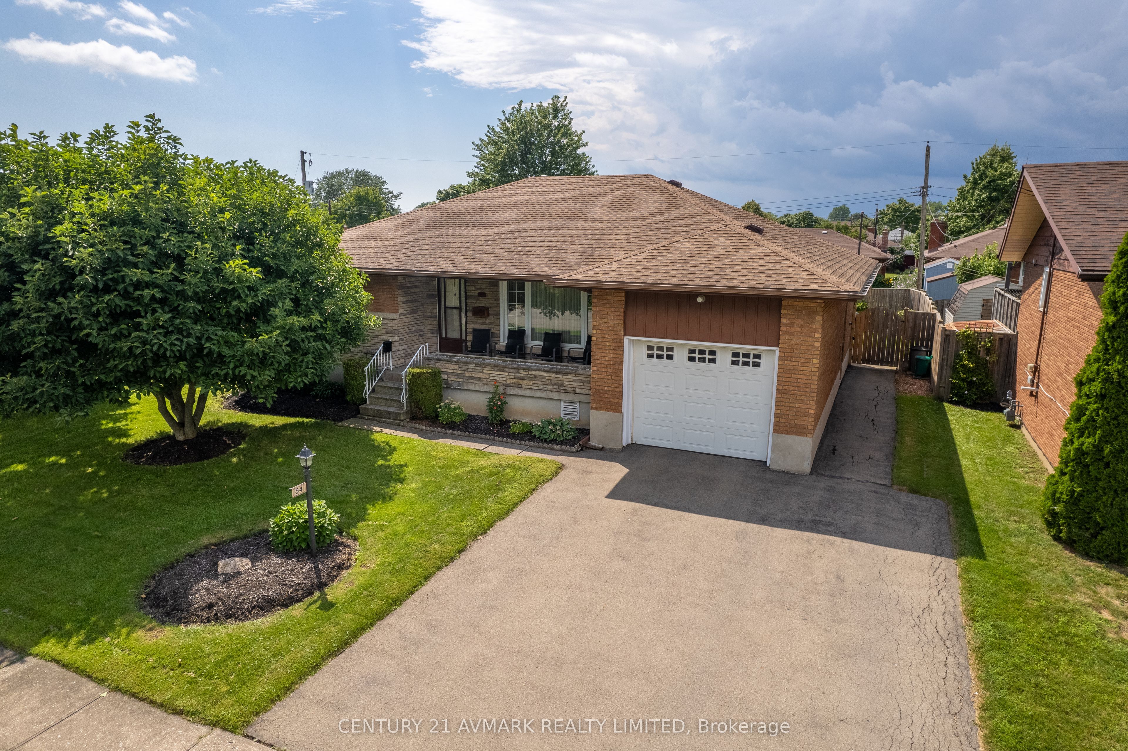 54 Classic Avenue, Welland, ON L3B 1P5 photo 2